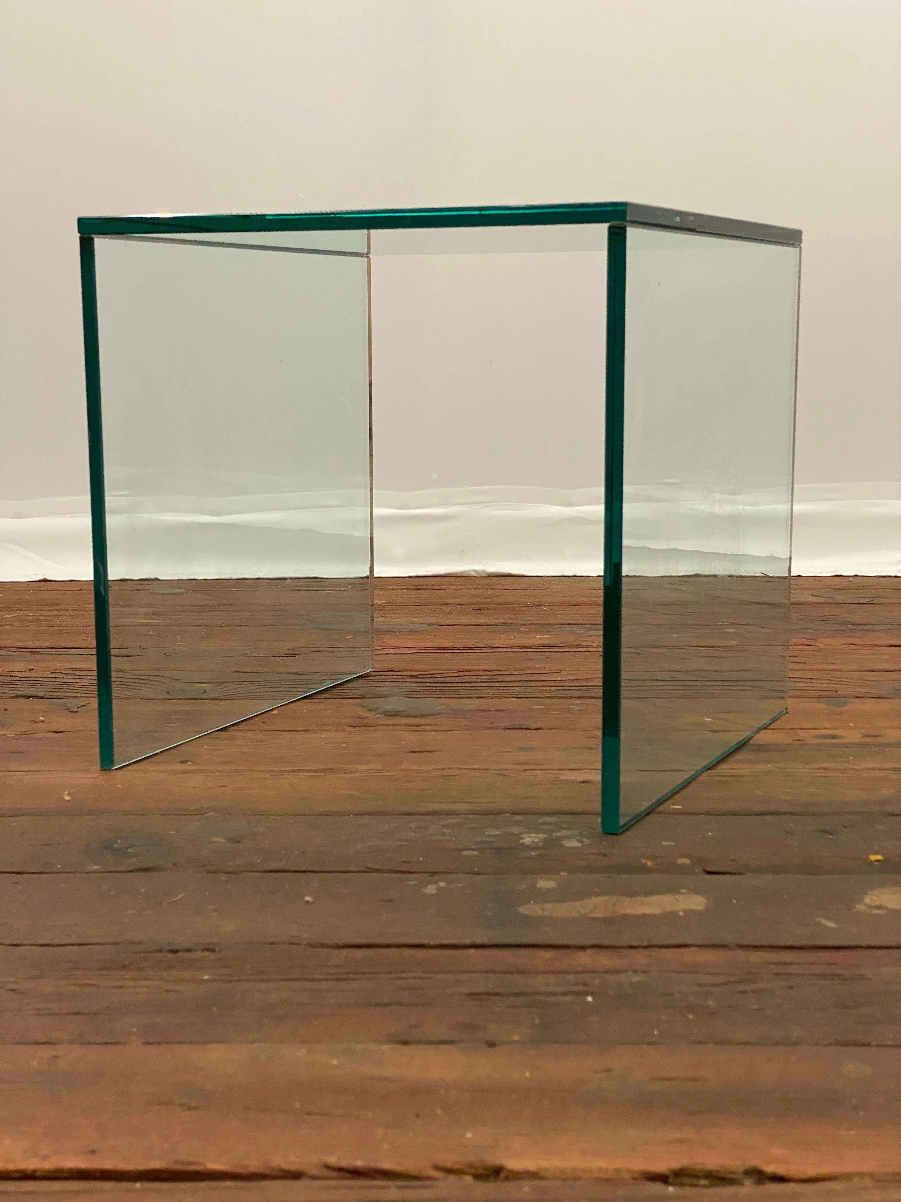 American Post Modern Bevel and Polished Green Edge Glass End Table For Sale
