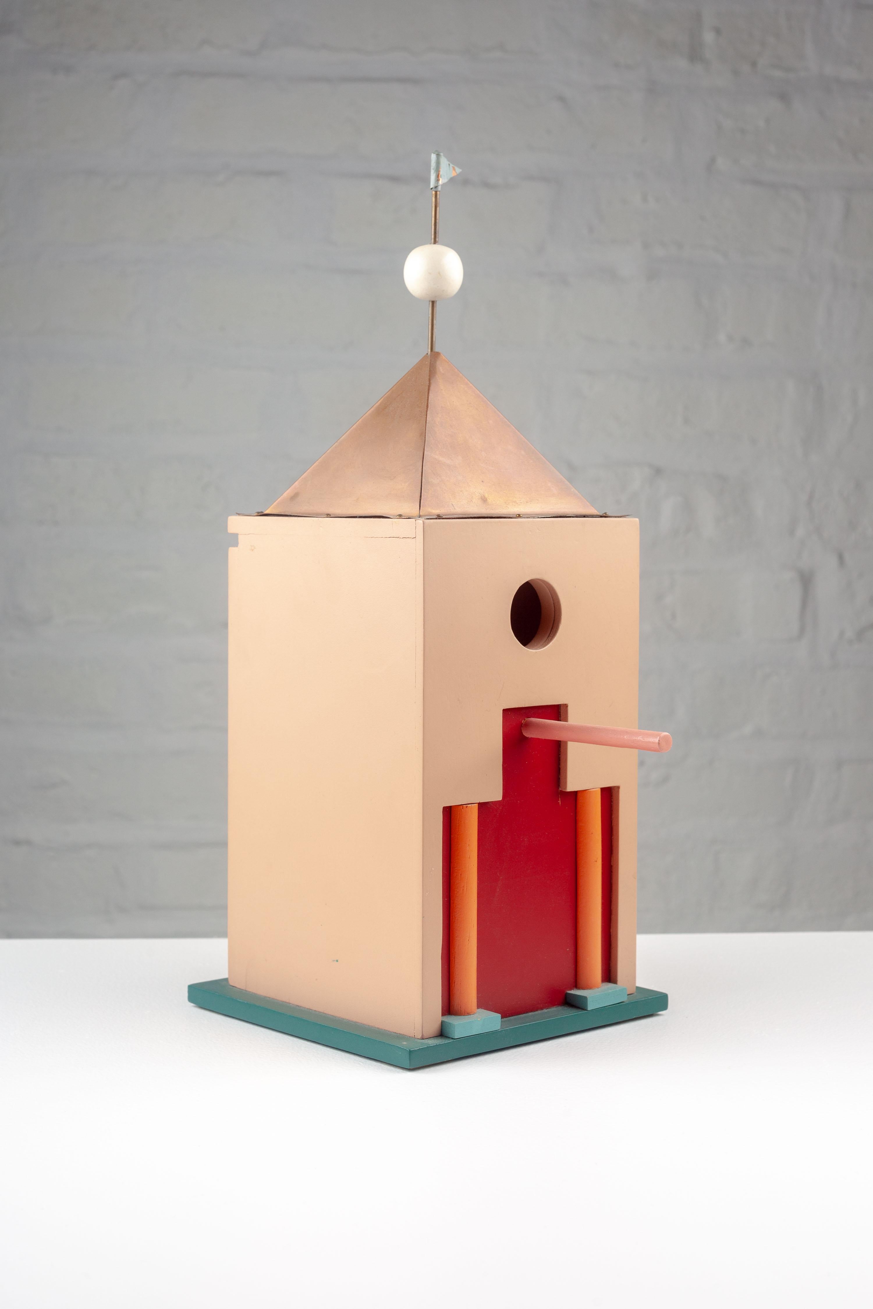 Postmoderne Maison d'oiseau post-moderne dans le style d'Aldo Rossi, série Milano en vente