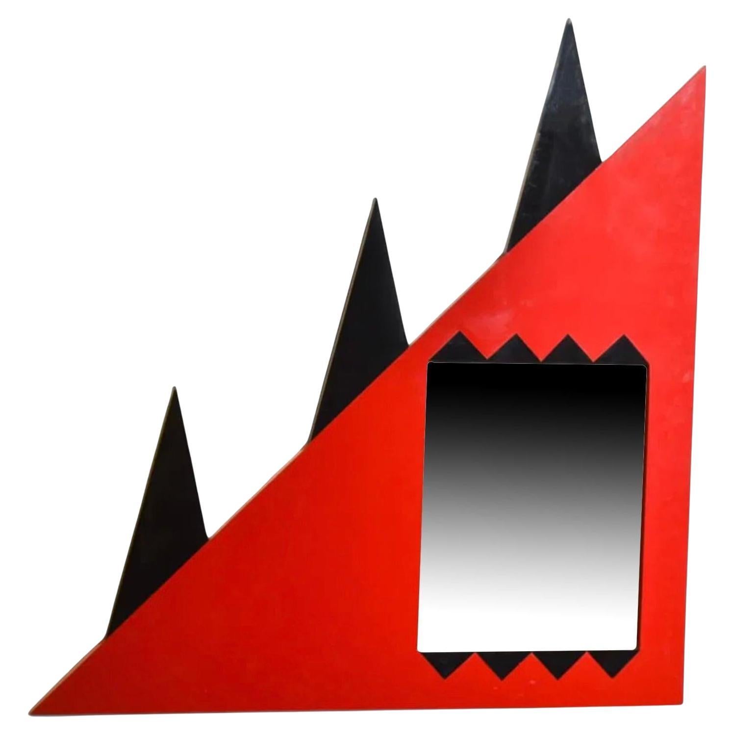 Post moderno Mostro nero e rosso Laminato triangolo specchio da parete pop art in vendita