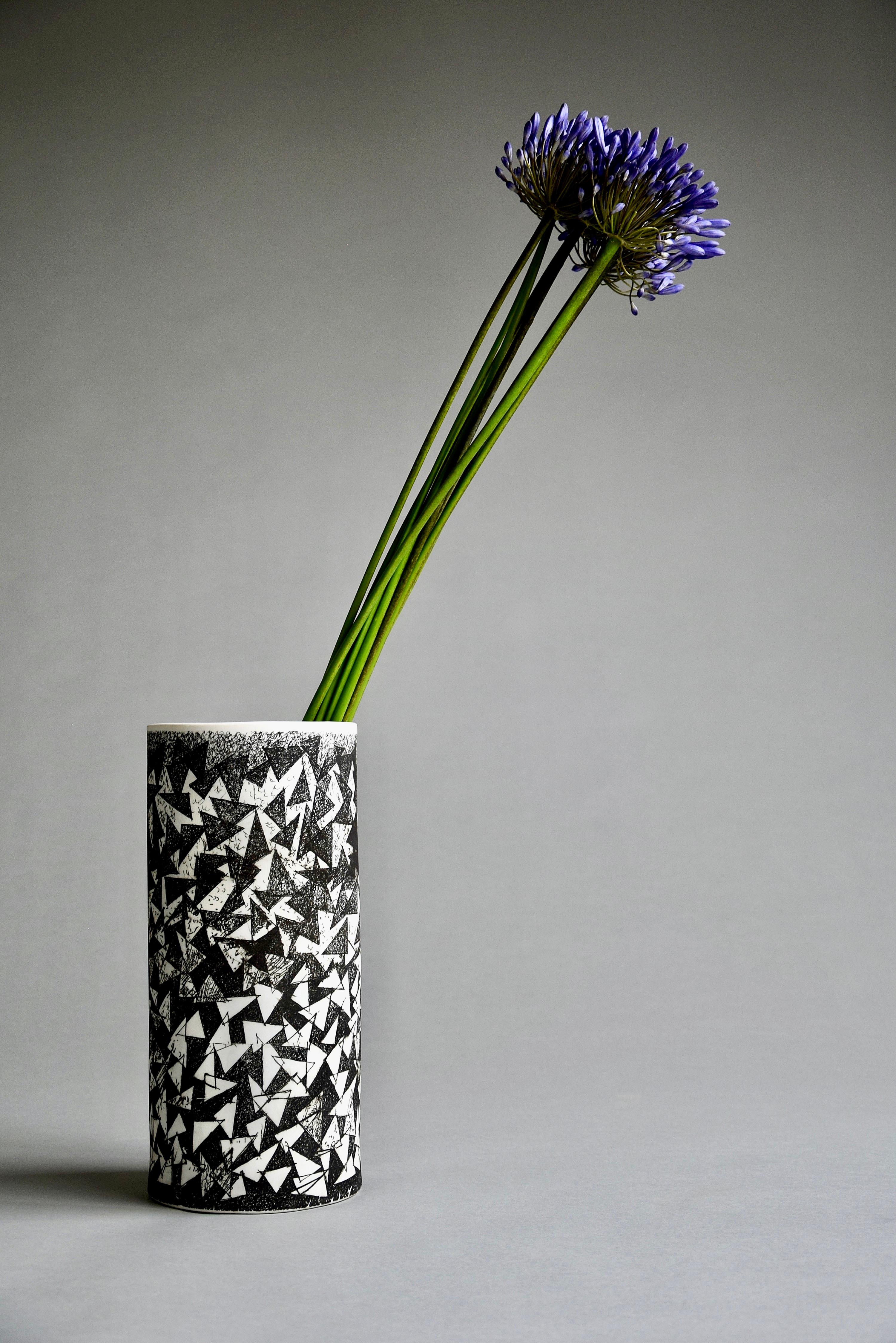 Post Modern Black and White Ceramic Vase by Mik Bečka In Good Condition For Sale In Weesp, NL