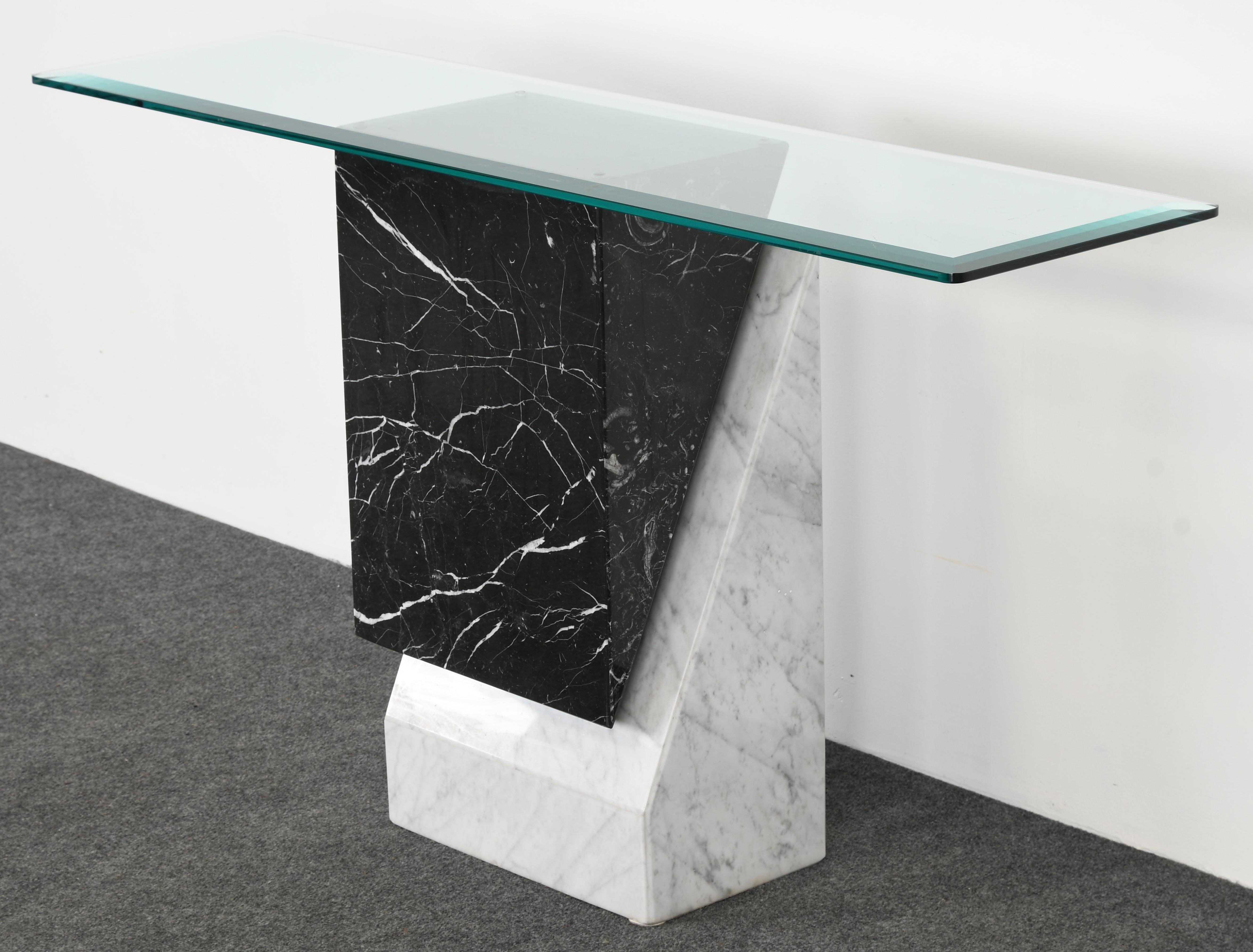 A sleek Postmodern Belgian black and Carrara marble console table with beveled glass top. This table would fit in many interiors including Memphis style. 

Dimensions with glass: 29.5