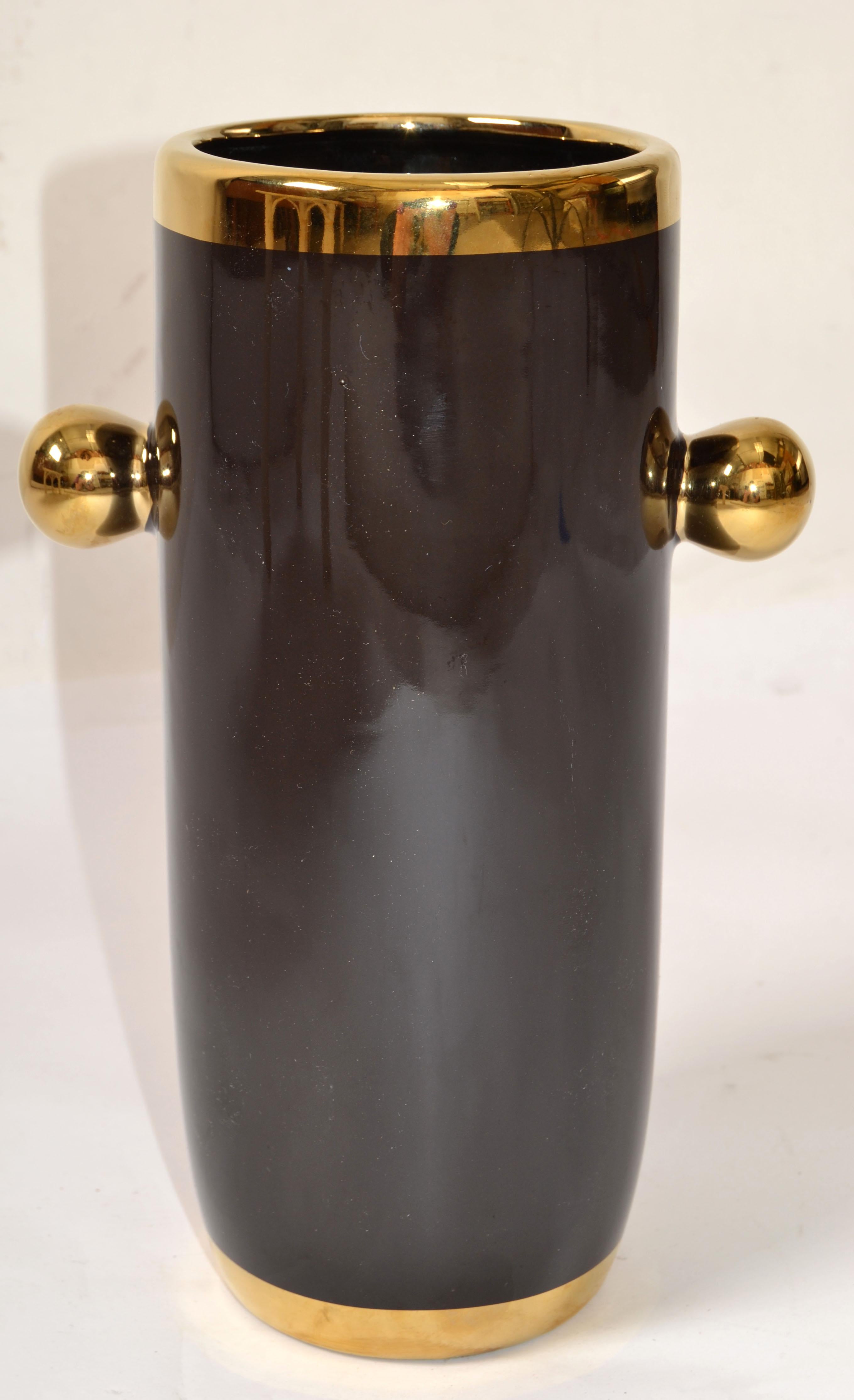 Vaso postmoderno a faccia cilindrica in gres Op Art smaltato oro nero con manici in vendita 3