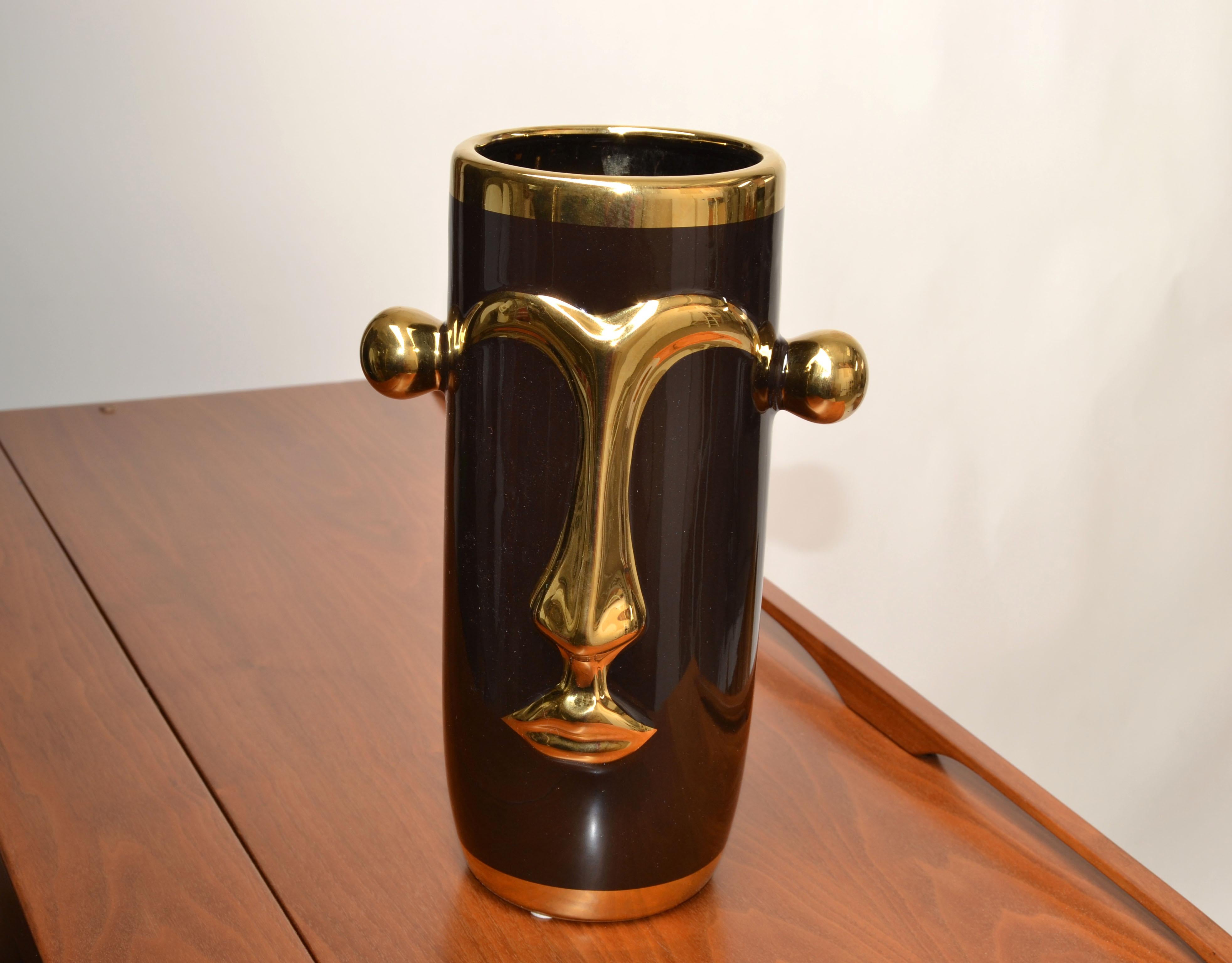 Postmoderno Vaso postmoderno a faccia cilindrica in gres Op Art smaltato oro nero con manici in vendita