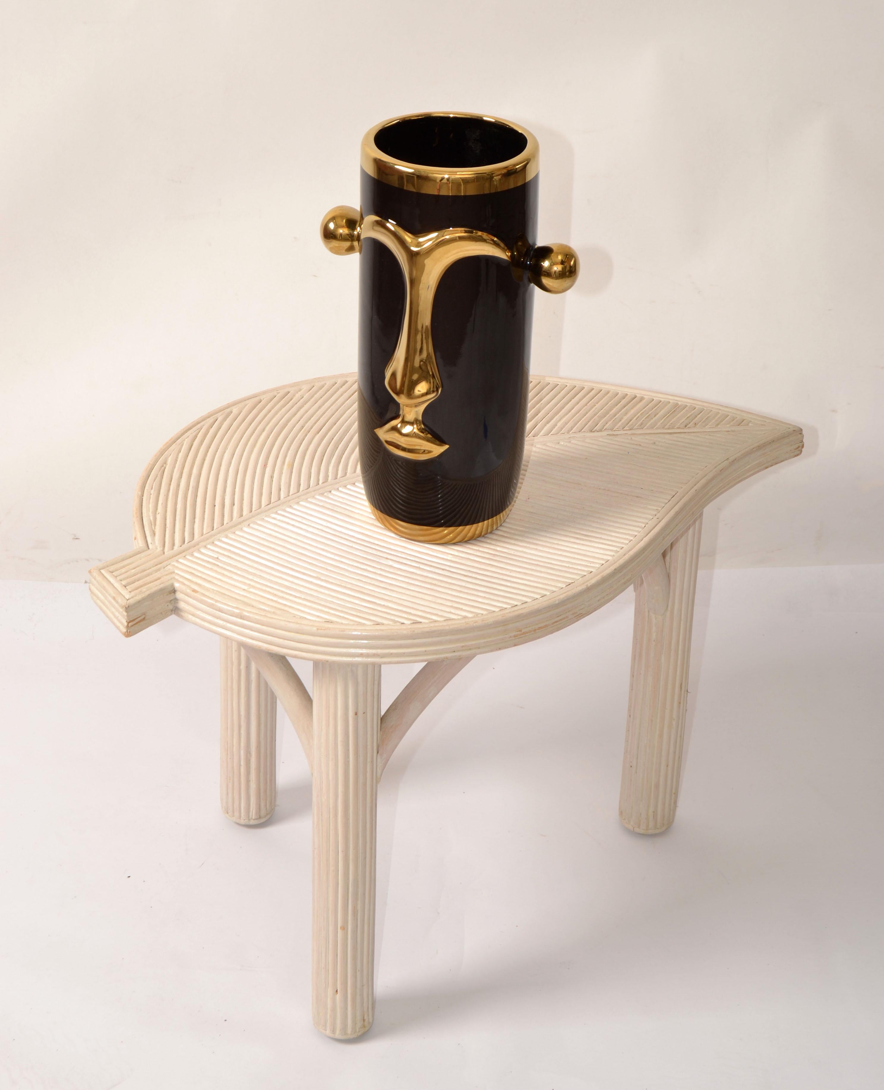 Grès porcellanato Vaso postmoderno a faccia cilindrica in gres Op Art smaltato oro nero con manici in vendita