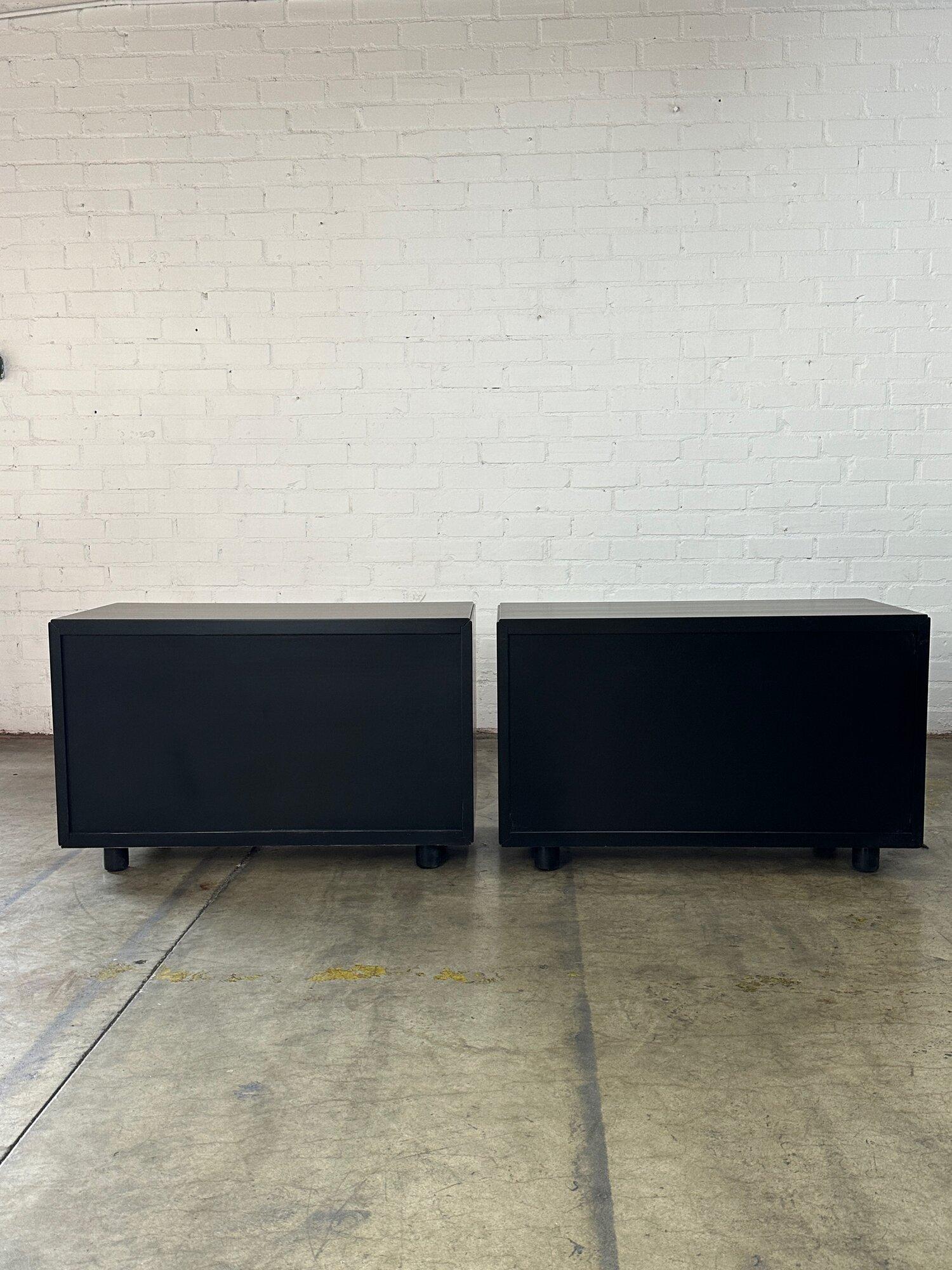 Postmoderne schwarz lackierte, kompakte Kommode – separat verkauft im Angebot 3