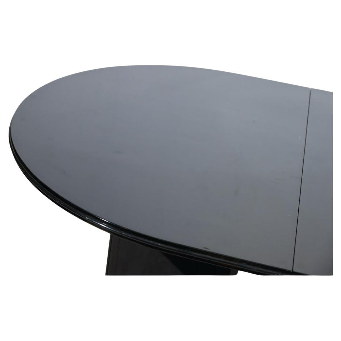 Post Modern Black Lacquered Double Pedestal Oval Dining Table with Leaf In Good Condition For Sale In BROOKLYN, NY