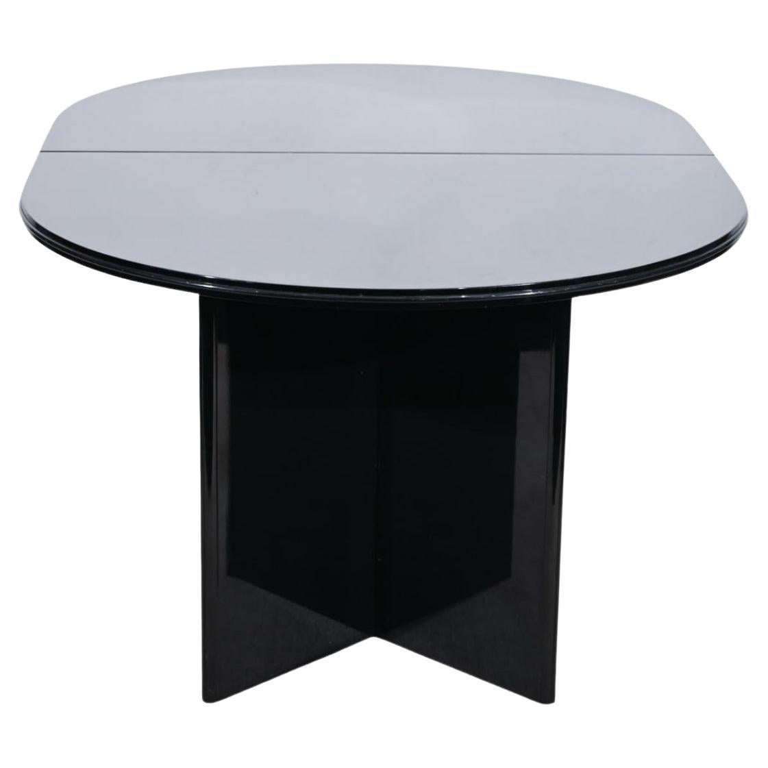Postmoderner schwarz lackierter ovaler Esstisch mit doppeltem Sockel und Blatt (Holz) im Angebot