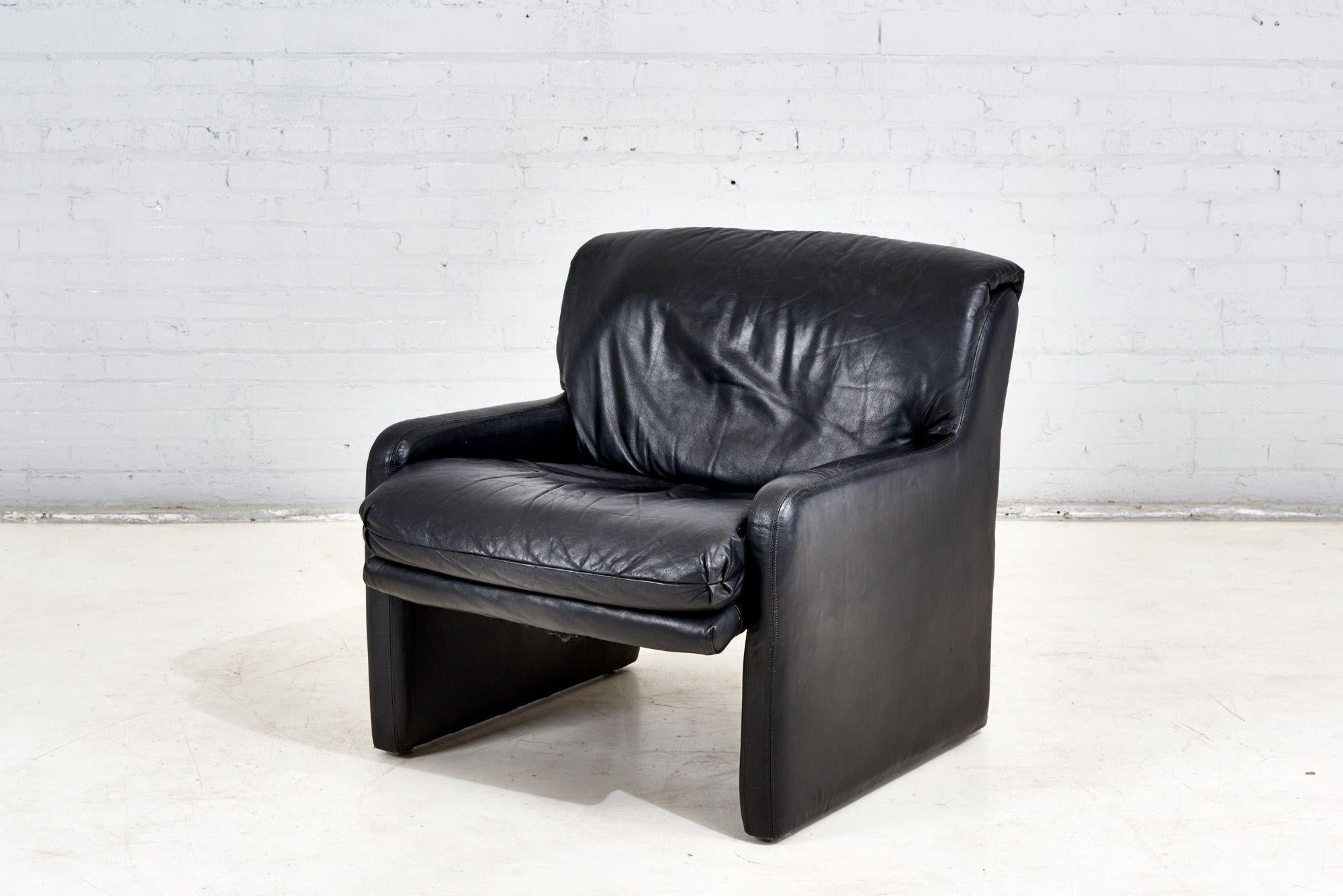Post-Modern Post Modern Black Leather Lounge Chair, 1980 For Sale