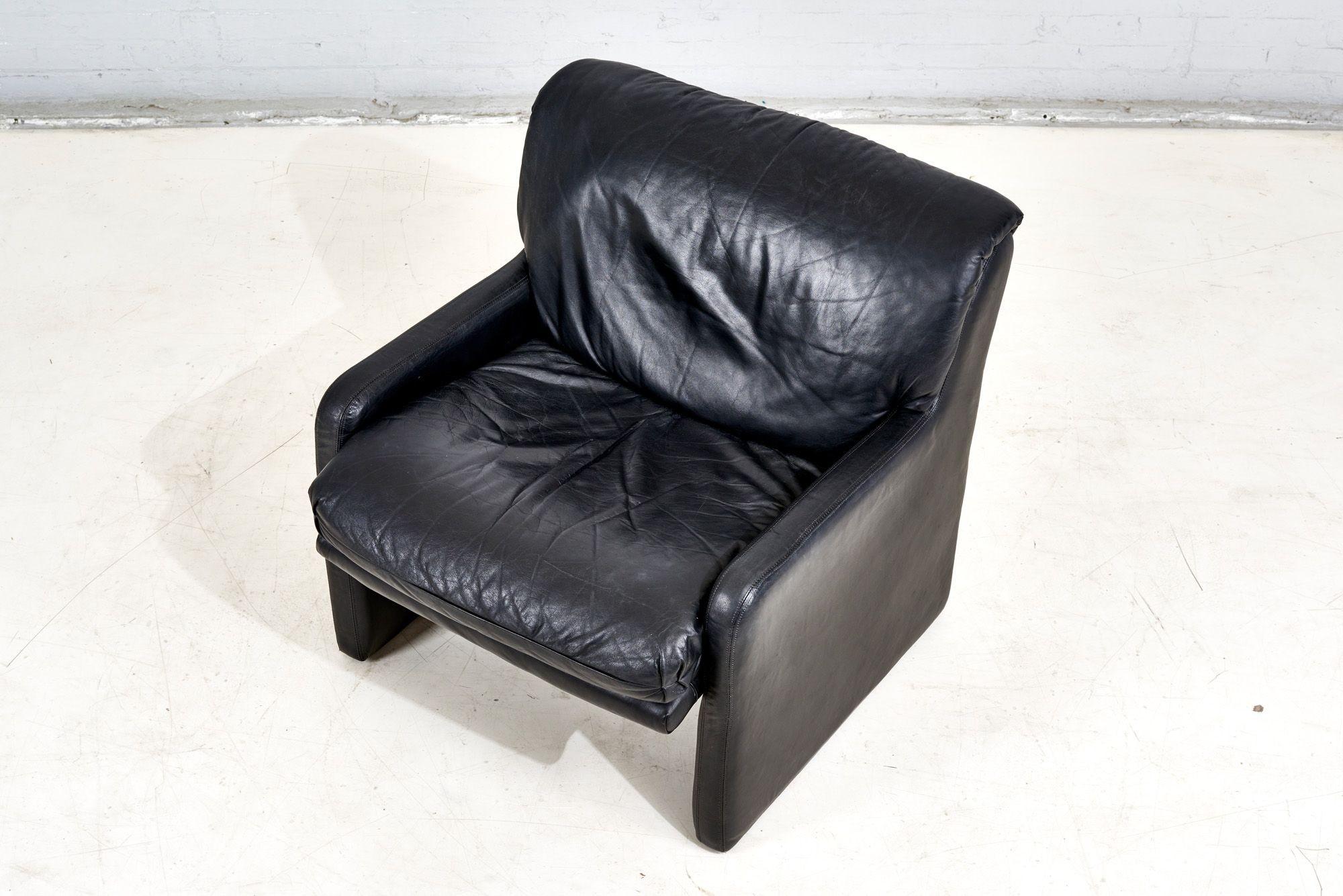 American Post Modern Black Leather Lounge Chair, 1980 For Sale