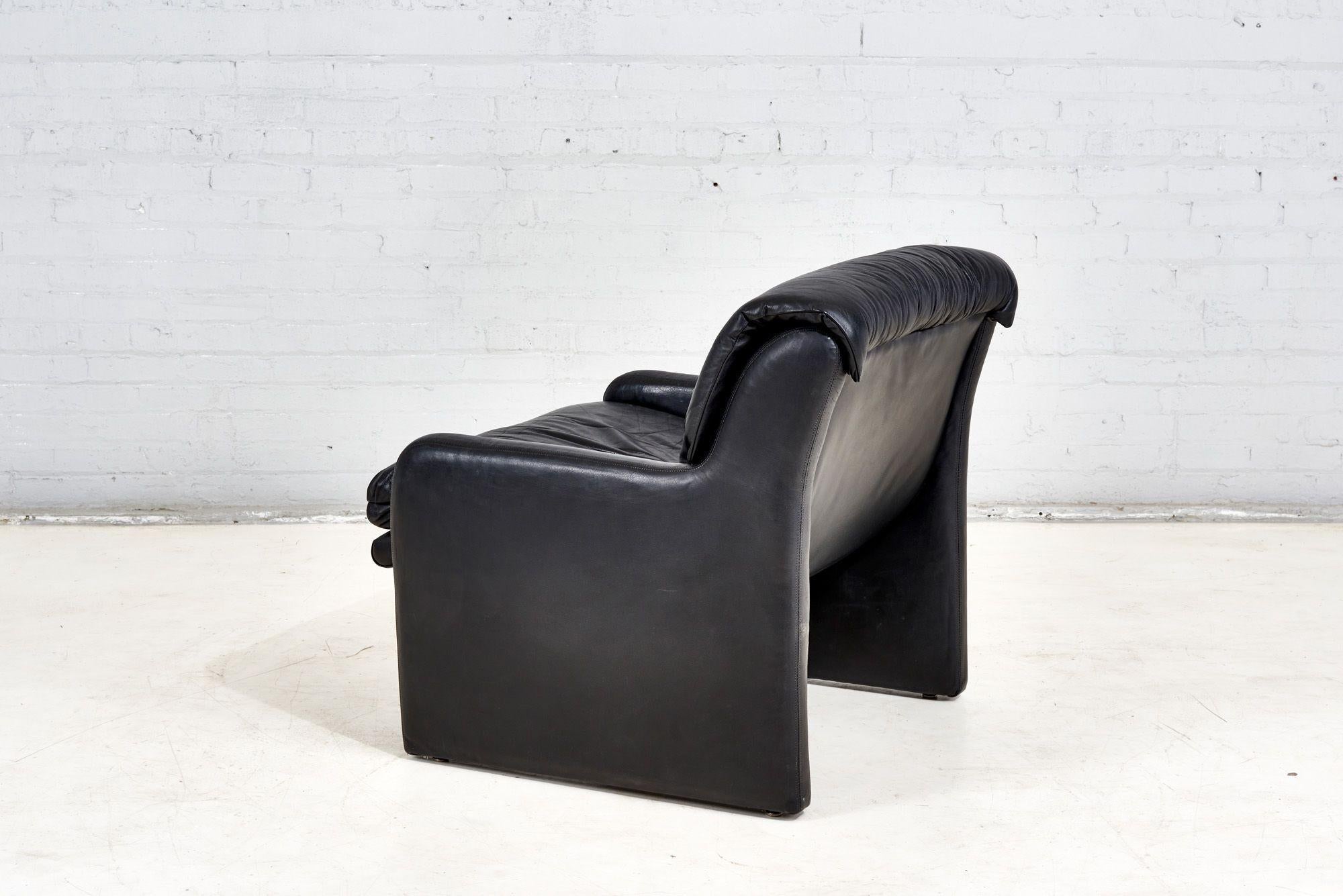 Post Modern Black Leather Lounge Chair, 1980 In Good Condition For Sale In Chicago, IL
