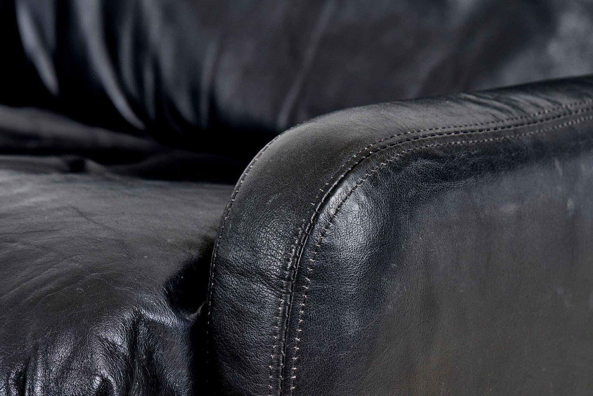 Post Modern Black Leather Lounge Chair, 1980 For Sale 3