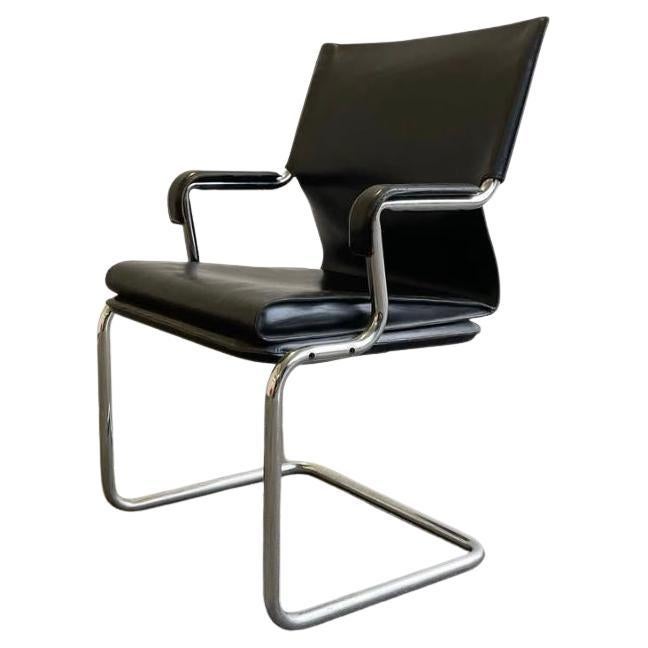 Postmoderne The Moderns Chaises UNO en cuir noir avec structure en tube chromé Archizoom en vente