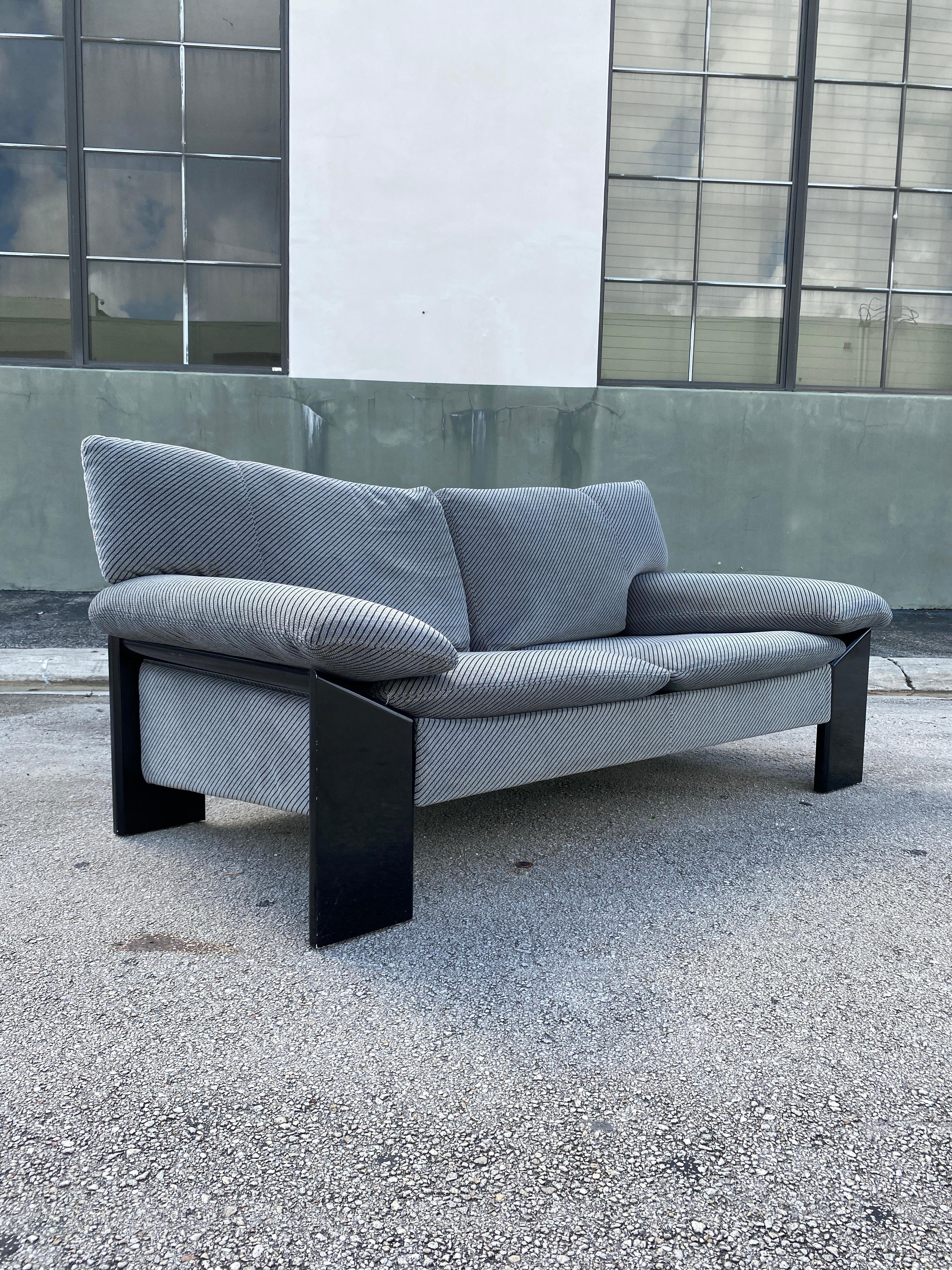 Post Modern Black Settee in the Style of Sapporo In Fair Condition For Sale In Asheville, NC
