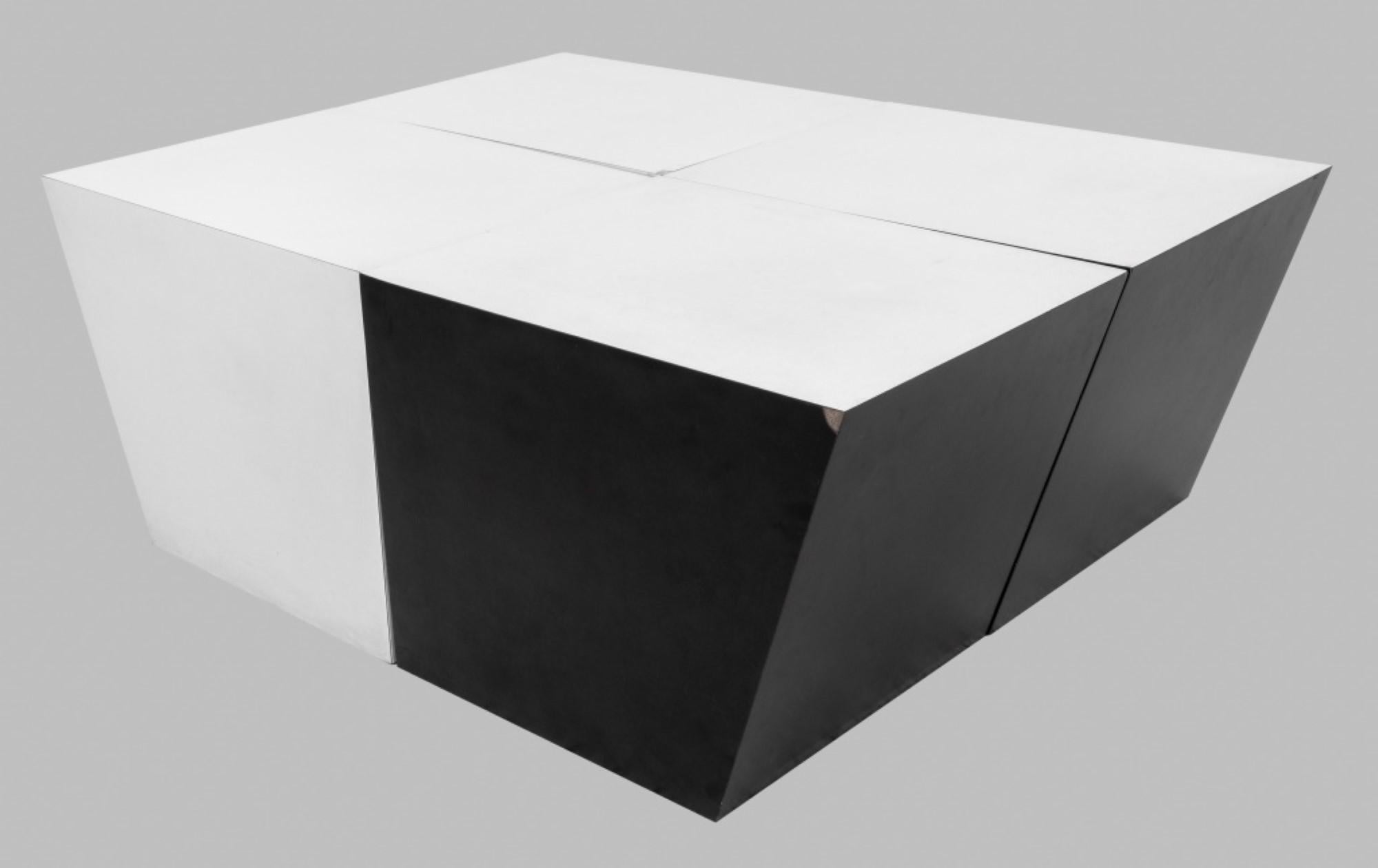 Italian Post-Modern Black & White Lacquered End Table, 4 For Sale