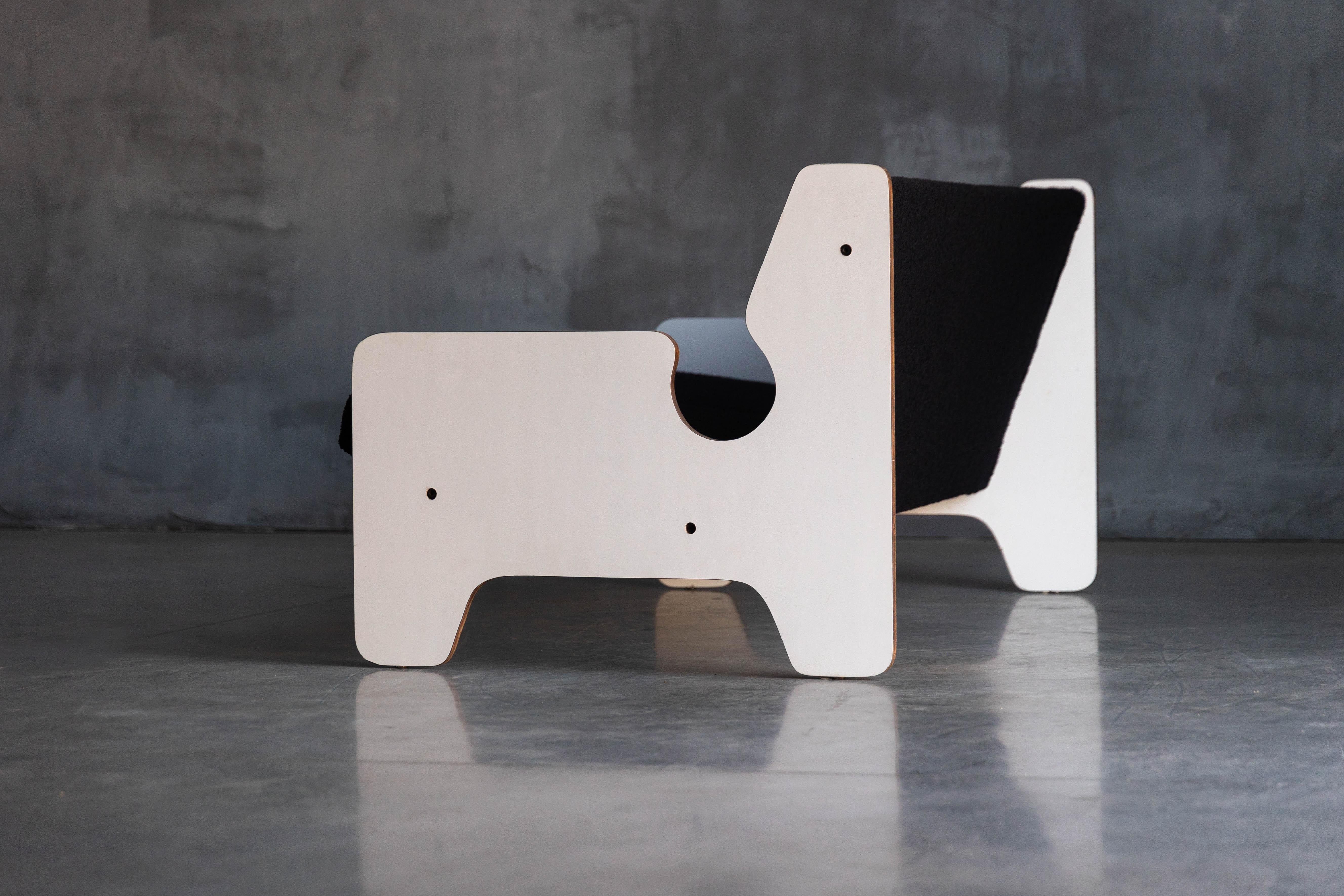 Post-Modern Black & White Lounge Chair, Italy, 1970s For Sale 10