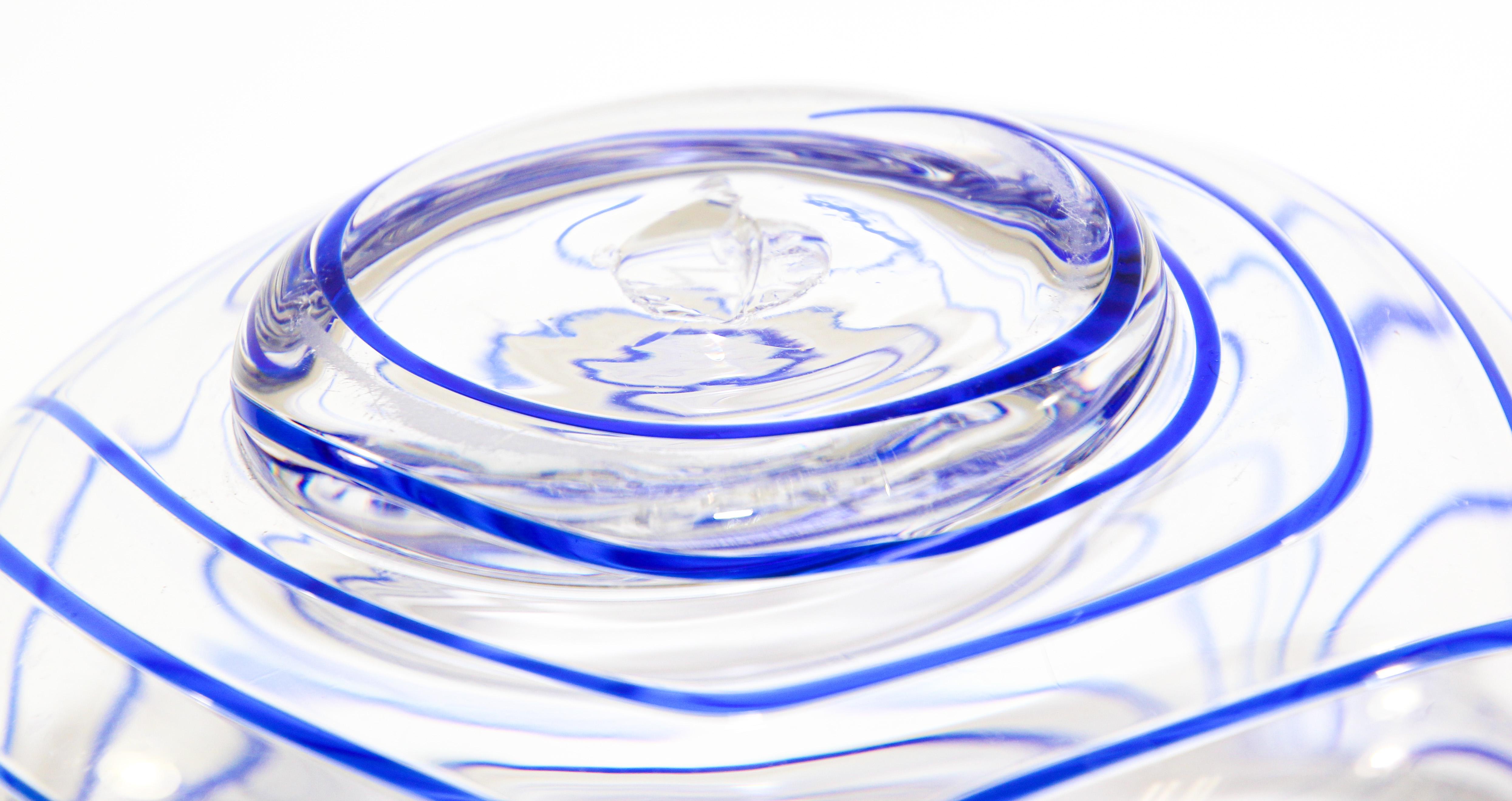 Postmoderne blaue und klare Schale aus mundgeblasenem Murano-Kunstglas (Kristall) im Angebot