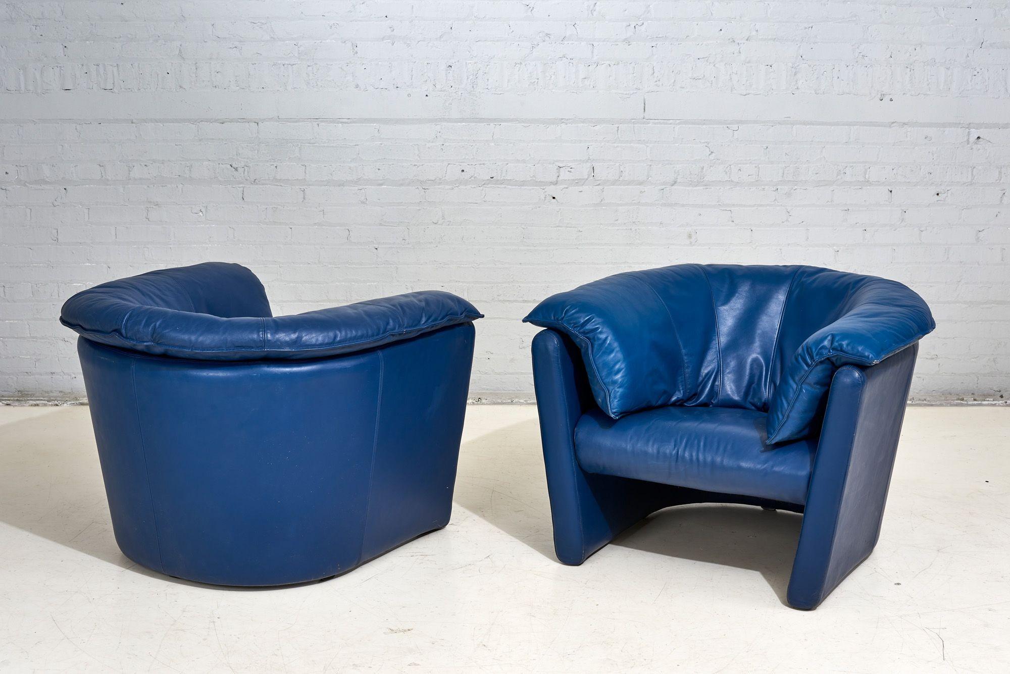 Post Modern Blue Leather Barrel Lounge Chairs, 1980 In Good Condition For Sale In Chicago, IL