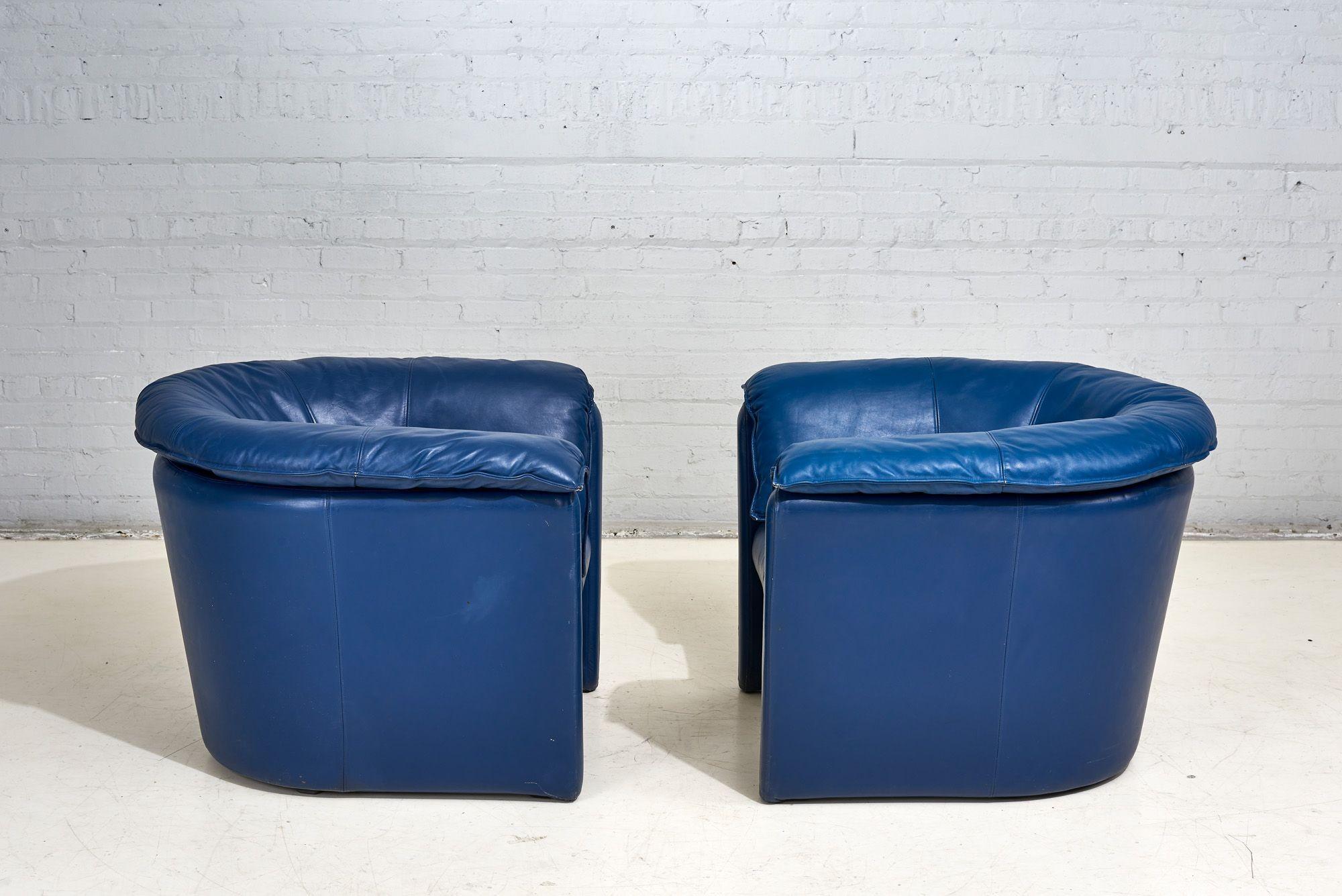 Late 20th Century Post Modern Blue Leather Barrel Lounge Chairs, 1980 For Sale