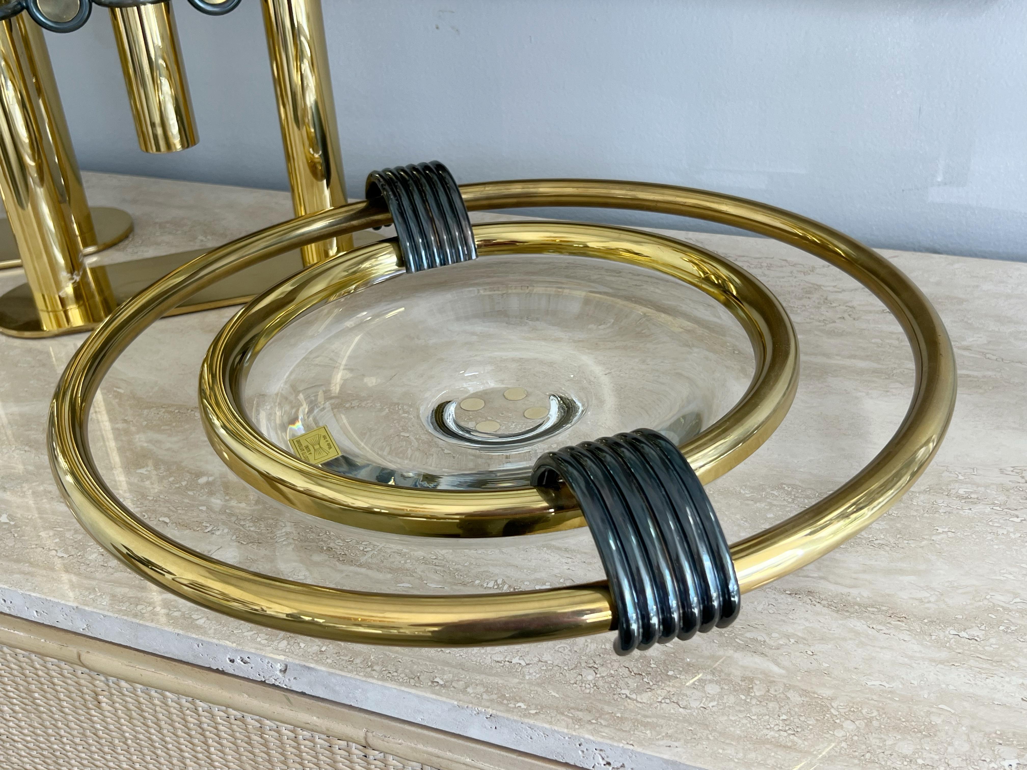 Centro de mesa postmoderno de latón y cristal EG Cody Latón en venta