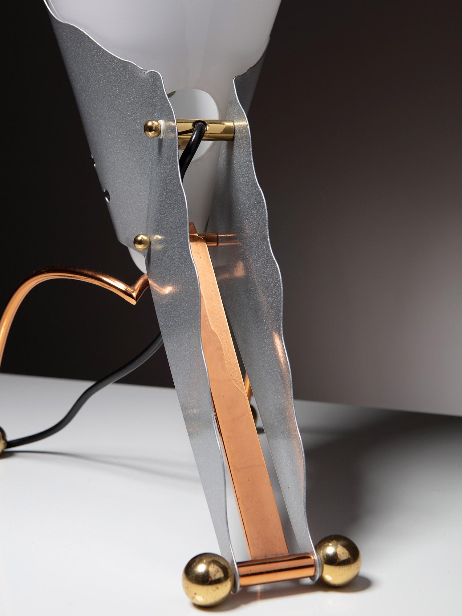 Lampe de table Post Modern en laiton et verre Incamiciato par Studio Italia Design, années 1980 en vente 3