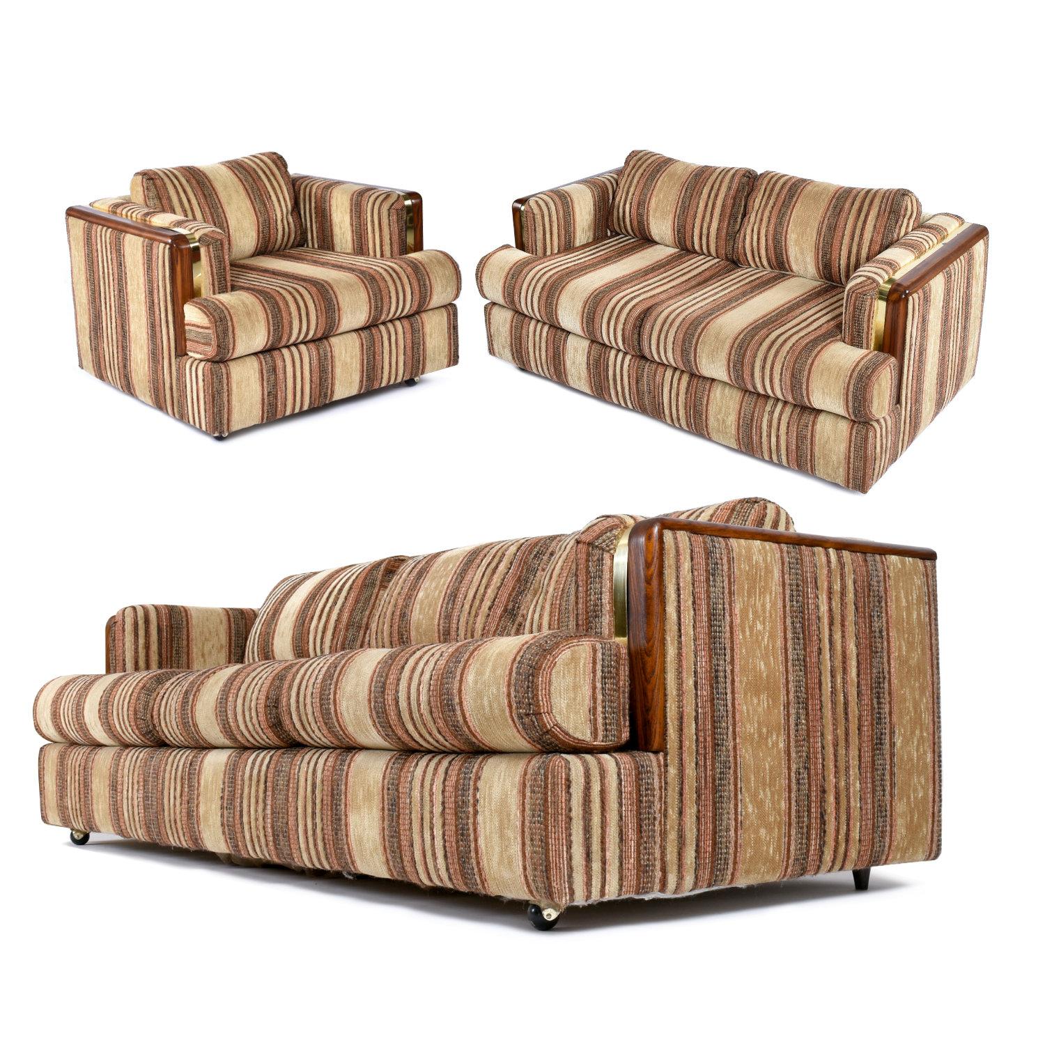 Post Modern Brown Striped Wood and Brass Accent Tuxedo Love Seat Sofa im Angebot 2