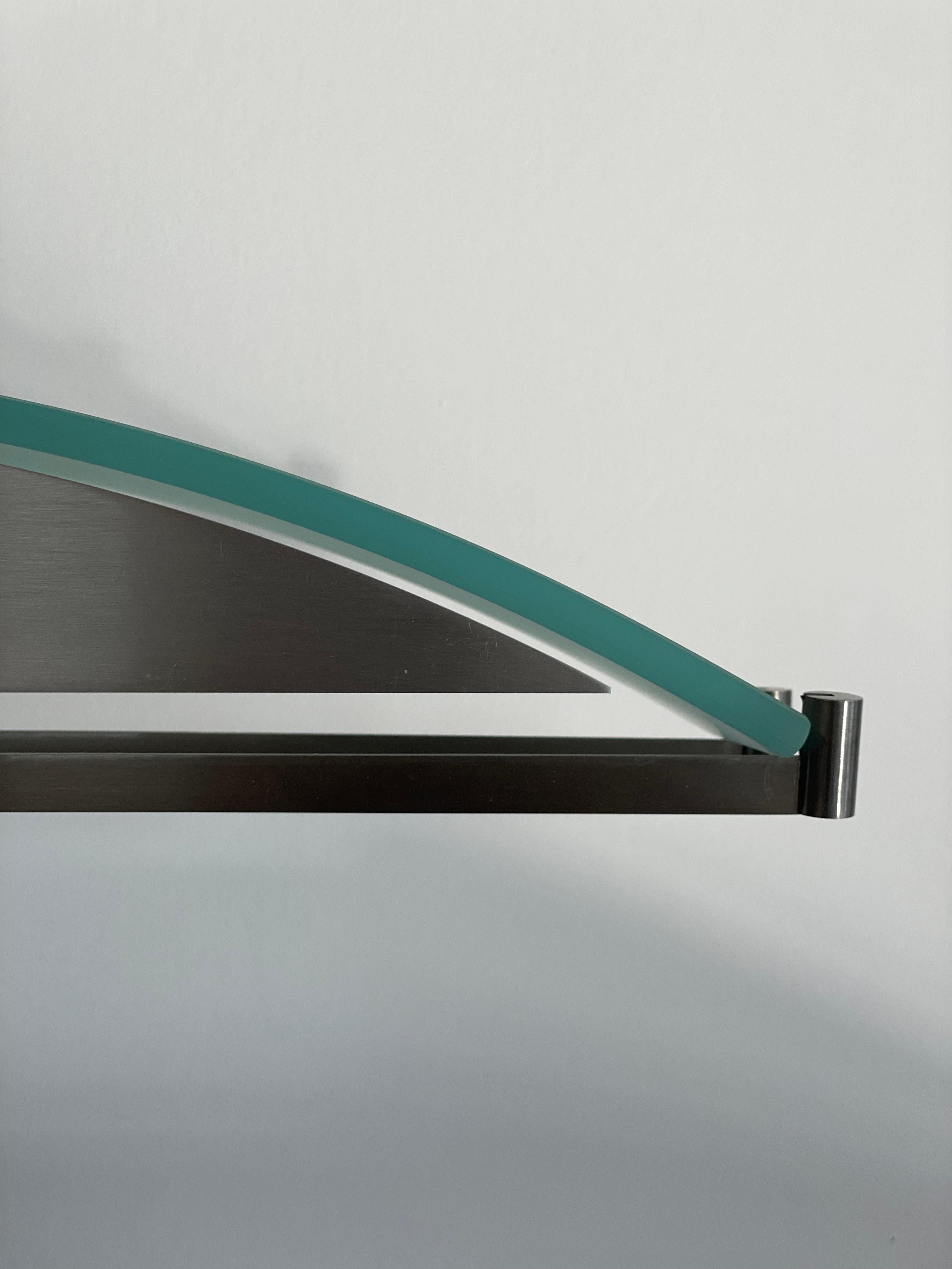Lámpara de sobremesa posmoderna de aluminio cepillado y cristal de Robert Sonneman en venta 1