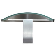 Postmoderne Tischlampe aus gebürstetem Aluminium und Glas von Robert Sonneman