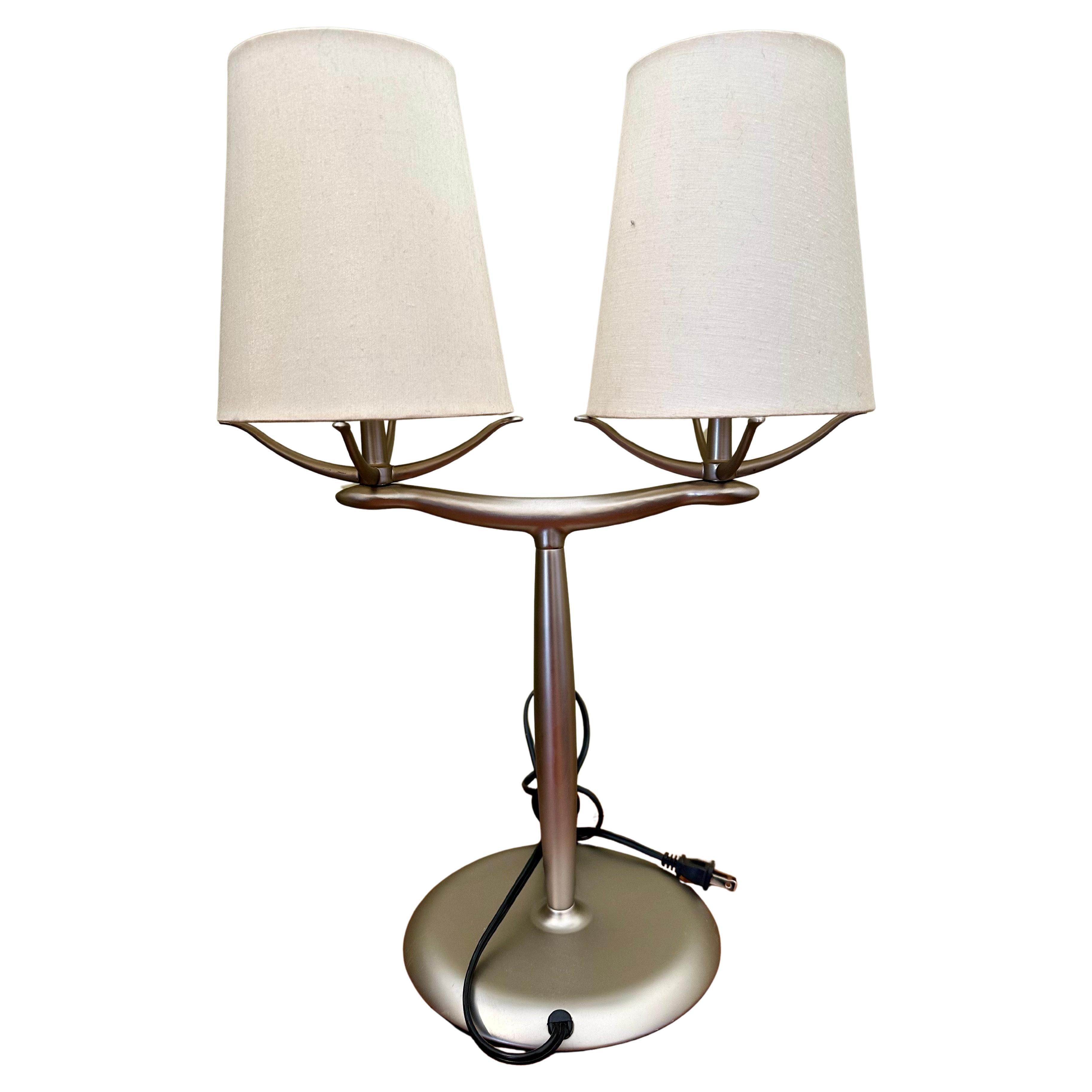 Post moderne tischlampe aus gebürstetem metall mit zwei leuchten von Michael Graves im Angebot