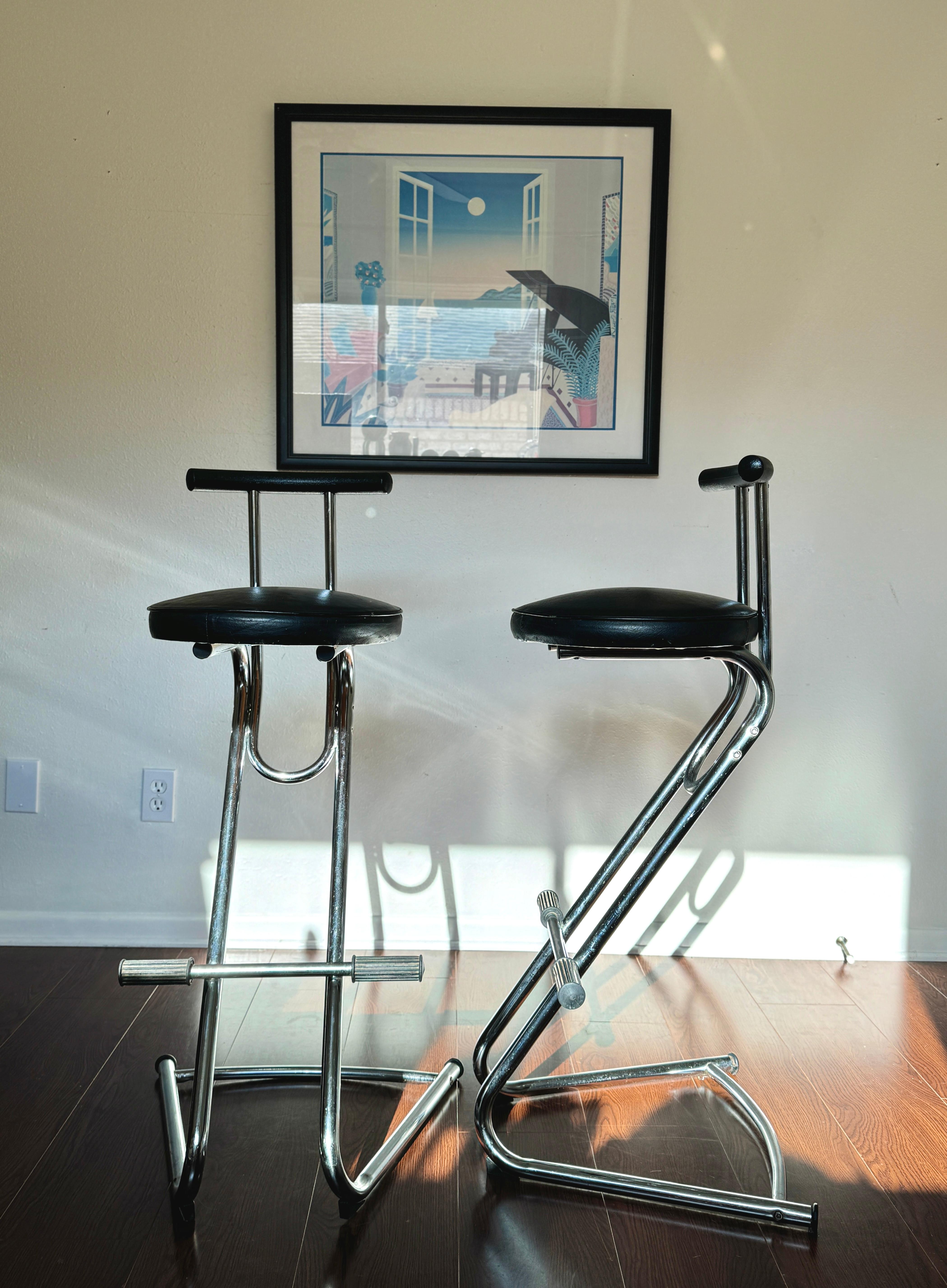 Late 20th Century Post modern cantilevered set of chrome and black vinyl barstools, circa 1990s For Sale