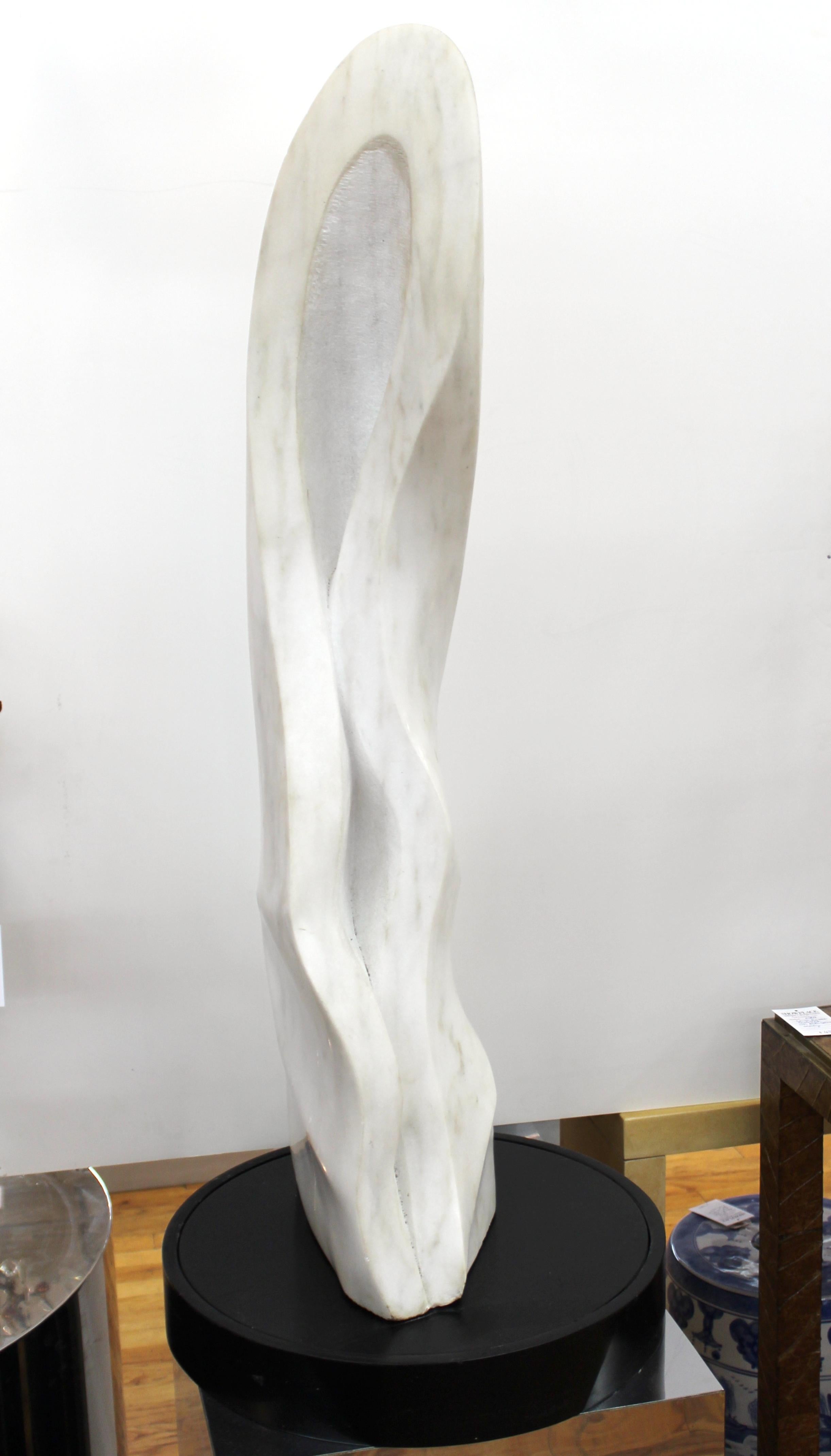 Postmoderne Sculpture abstraite postmoderne en marbre sculpté en vente