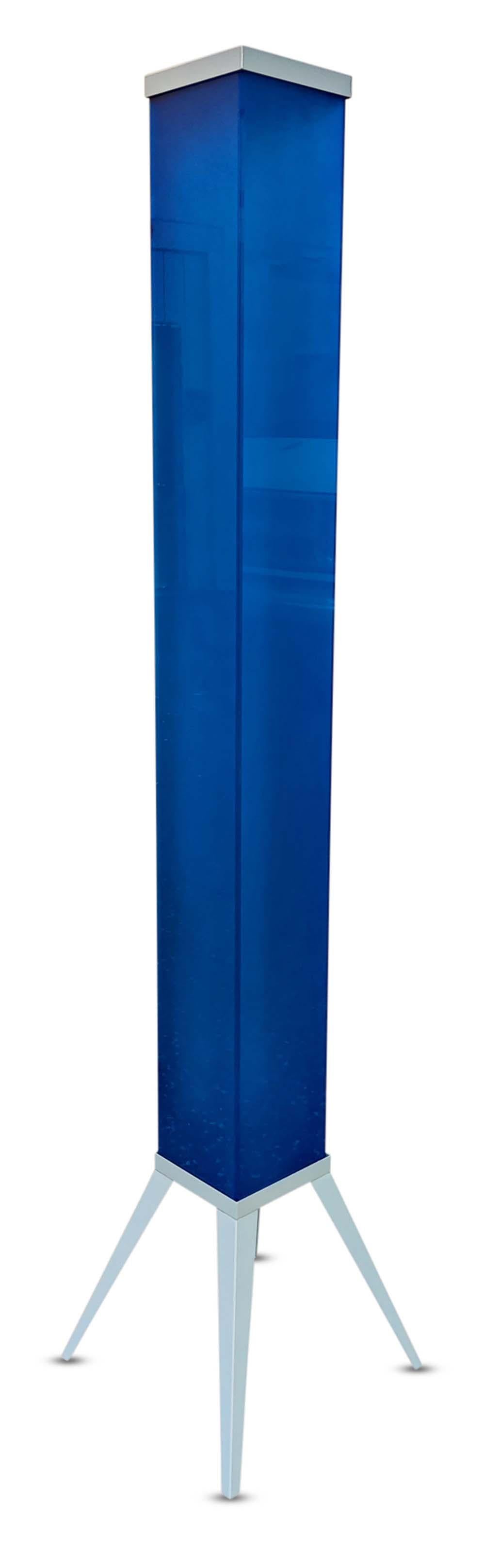 Postmoderne skulpturale Mood Lighting Tower-Stehlampe aus blauem Glas von Curvet USA (Stahl) im Angebot