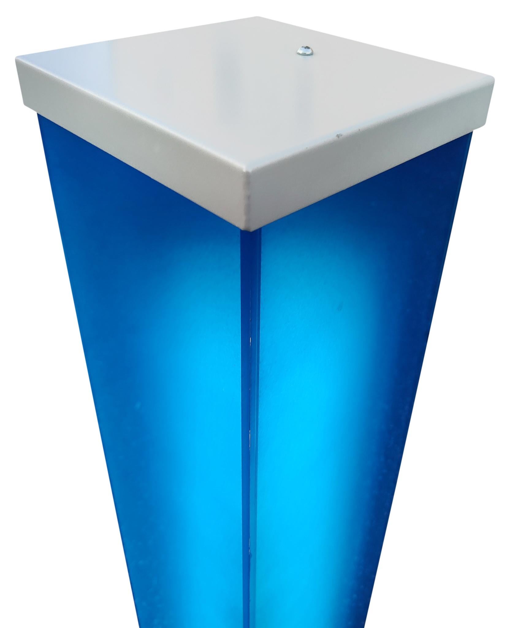 Acier Lampadaire en verre bleu tournant post-moderne sculptural Mood Lighting de Curvet USA en vente
