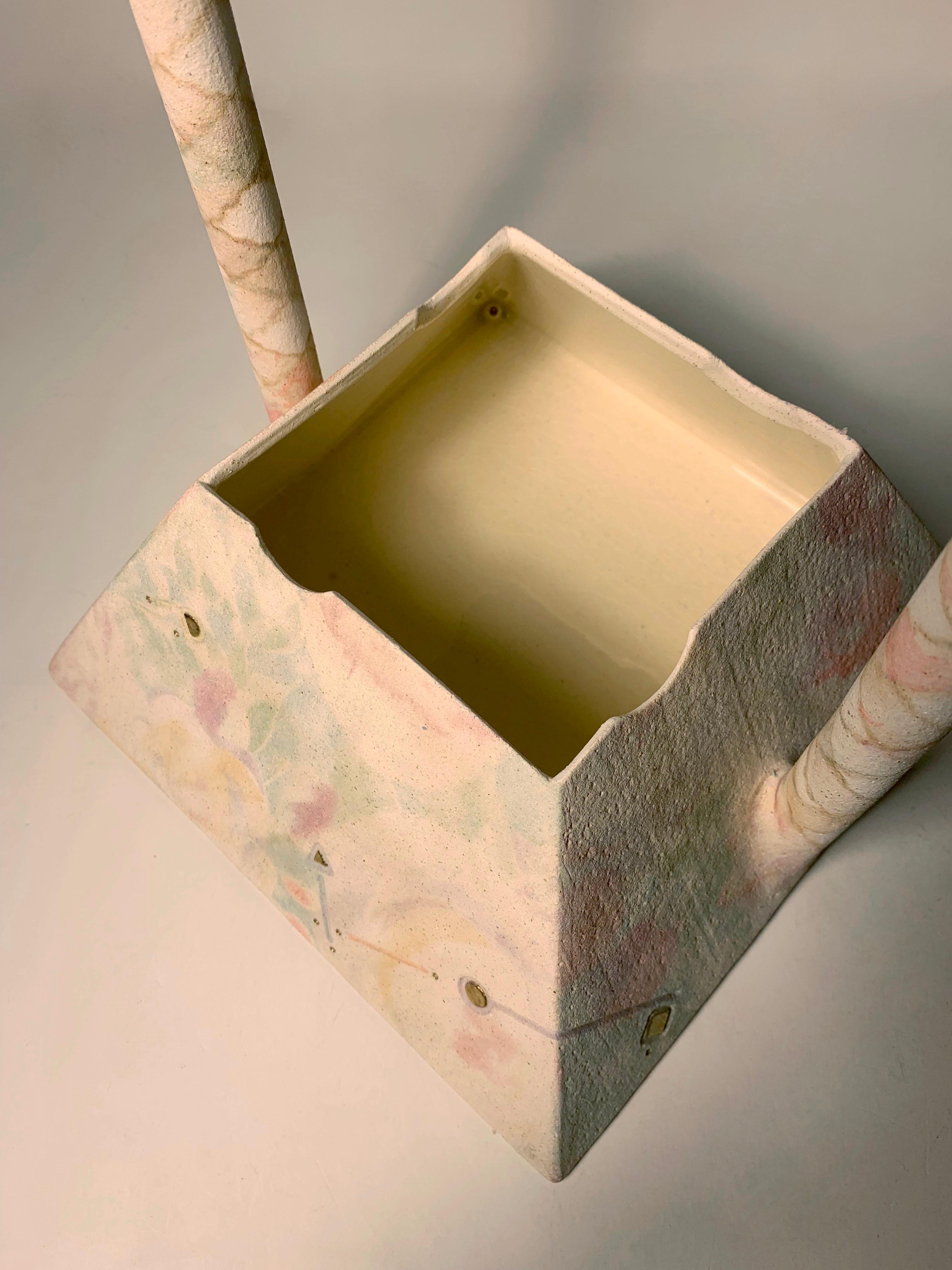Boîte couverte en céramique post-moderne de l'artiste répertorié David B. Ward en vente 3