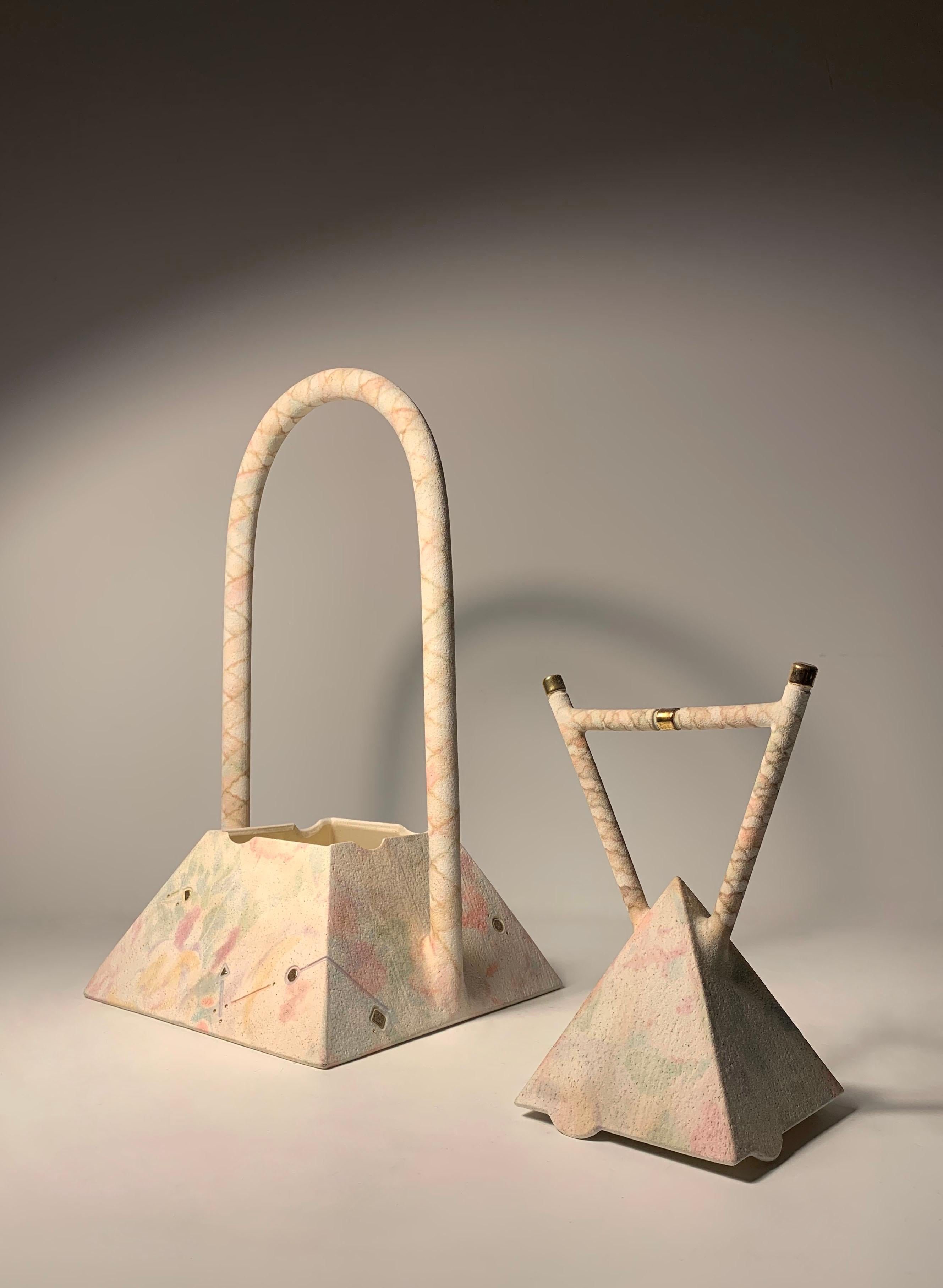 Postmoderne Keramikschachtel mit Deckel des gelisteten Künstlers David B. Ward im Angebot 2