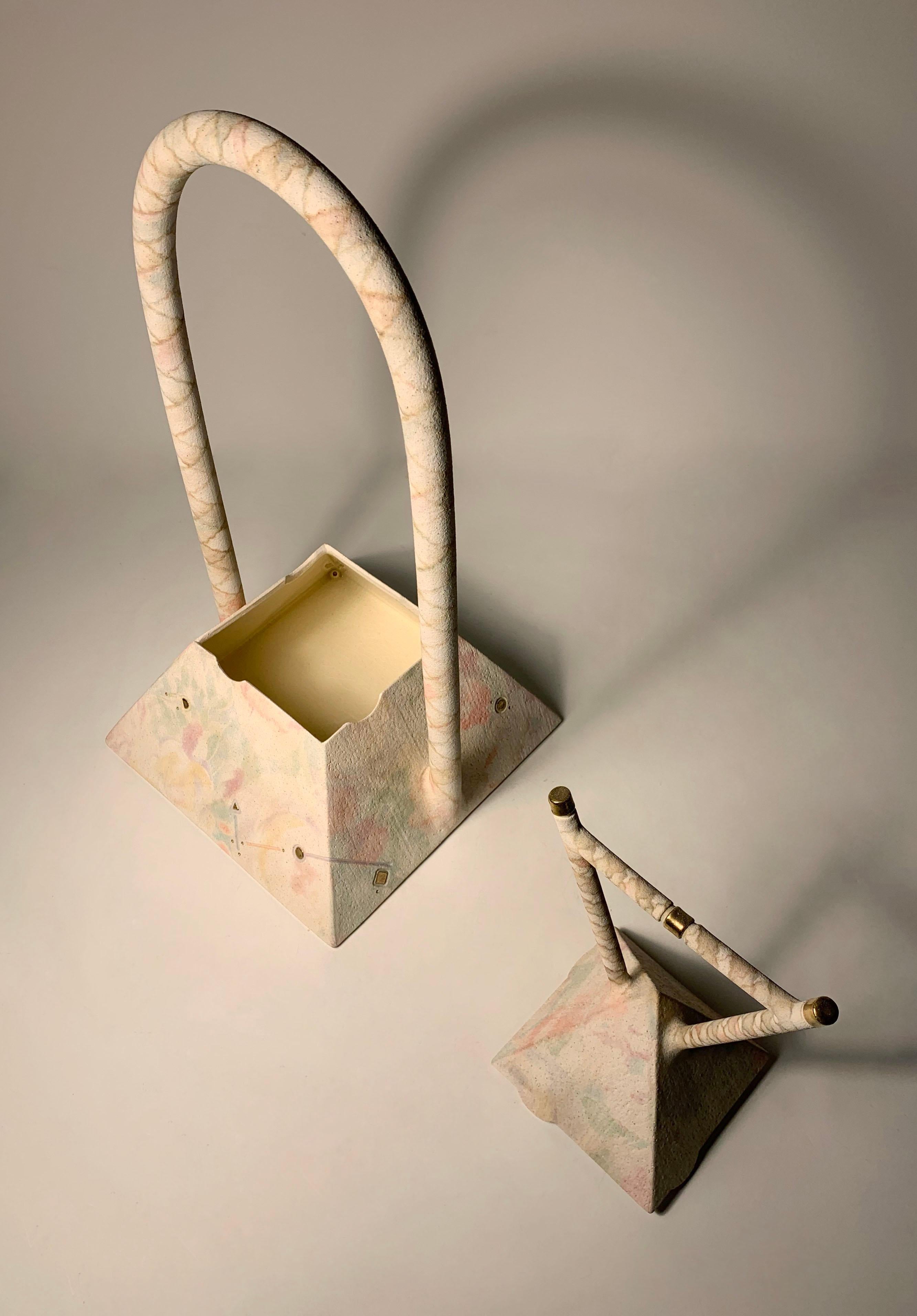 Postmoderne Keramikschachtel mit Deckel des gelisteten Künstlers David B. Ward im Angebot 3