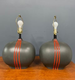 Post-Modern-Keramiklampen von Sunset Cosco in Grau und Flammenrot
