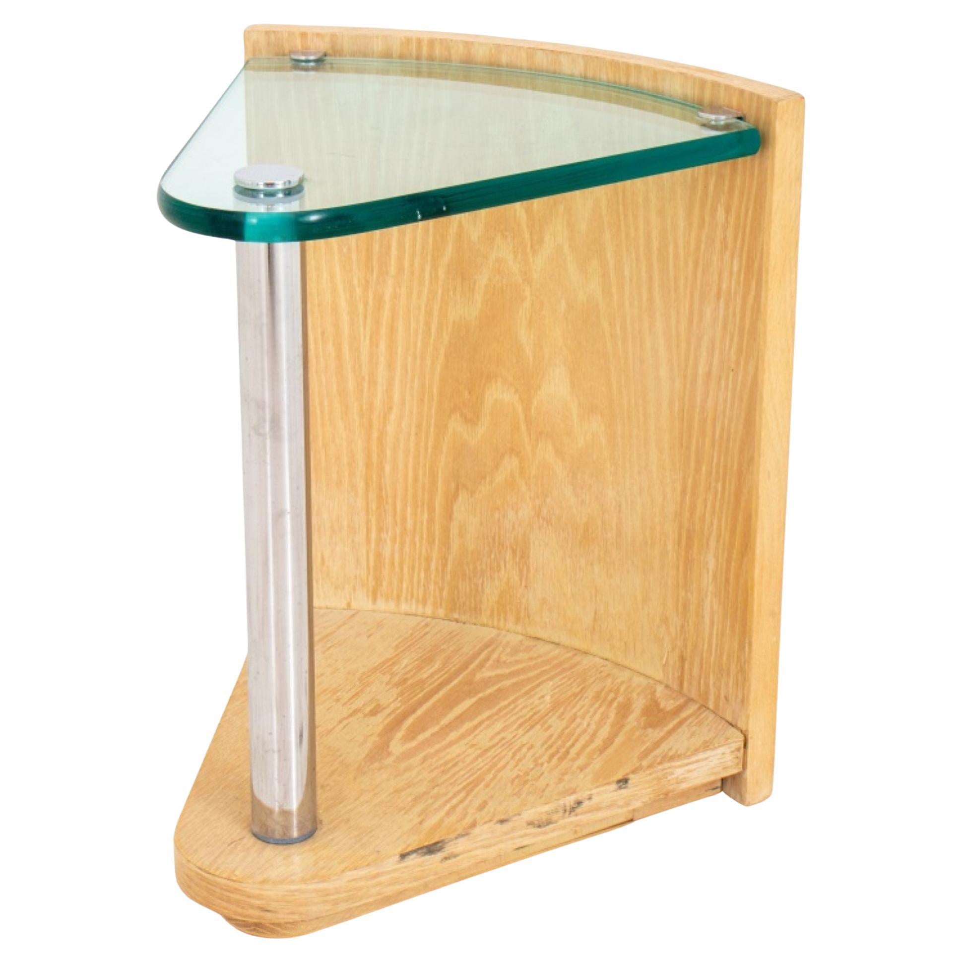 Table d'extrémité postmoderne en bois cérusé et verre