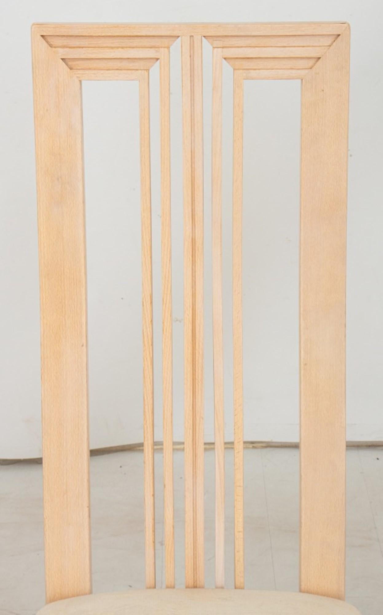Chaises à haut dossier en bois cérusé post-modernes, 4 en vente 1