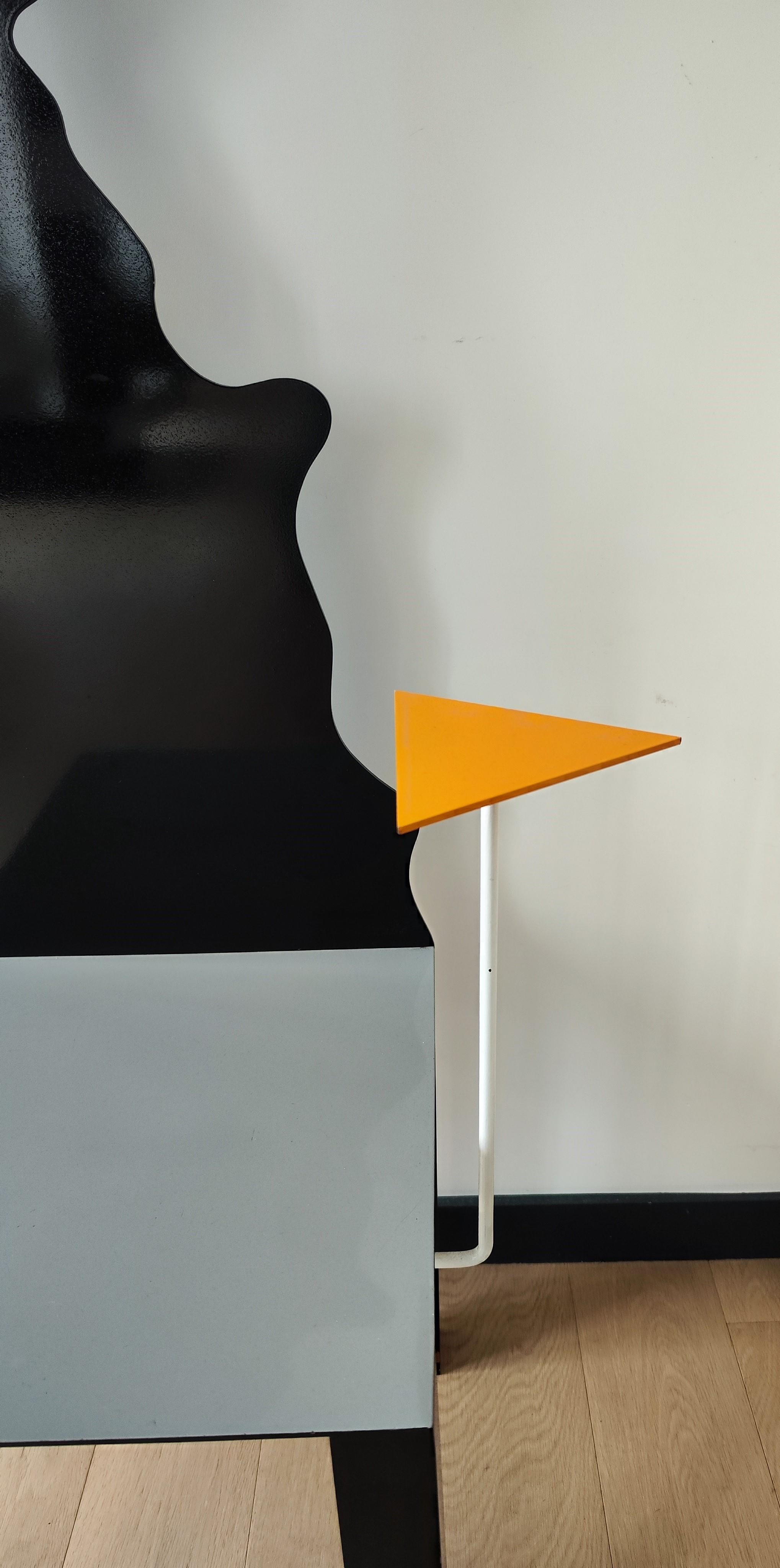 Silla postmoderna años 80 Movimiento Memphis, espíritu Ettore Sottsass en venta 3