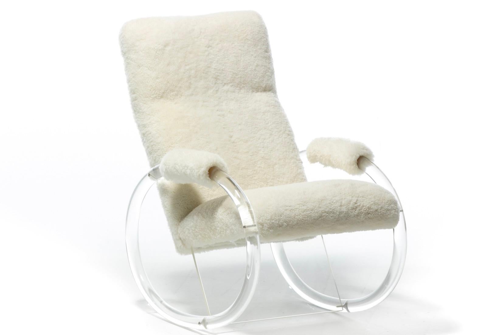 Post Modern Charles Hollis Jones Style Lucite Rocker in White Shearling C. 1980s In Good Condition For Sale In Saint Louis, MO