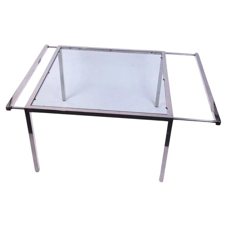 Américain Table de salle à manger postmoderne en chrome et verre avec 2 feuilles de verre en vente