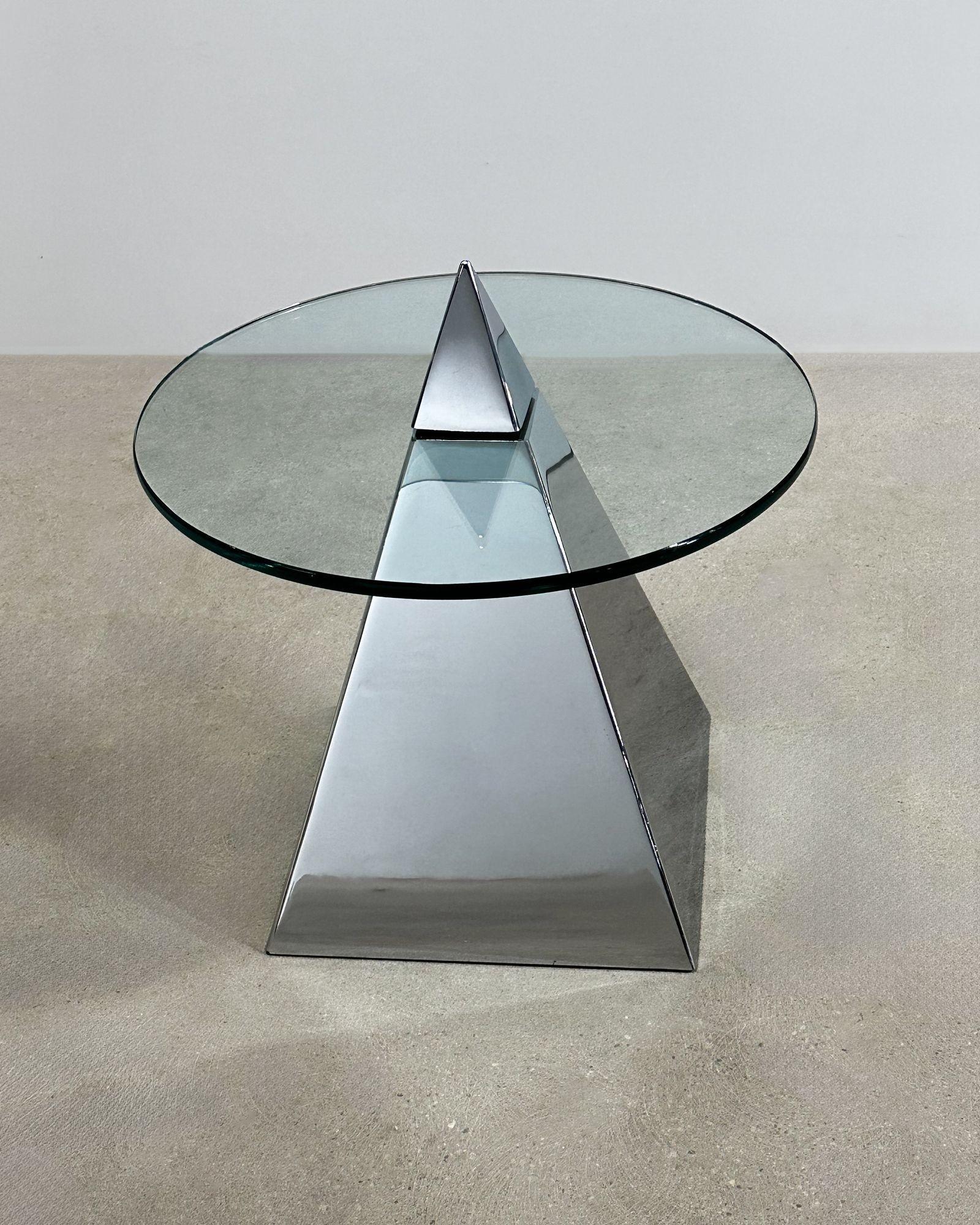 Post Modern Chrome and Glass Triangle/Pyramid Side/End Table, 1980. Excellent condition.
Measures 21.5