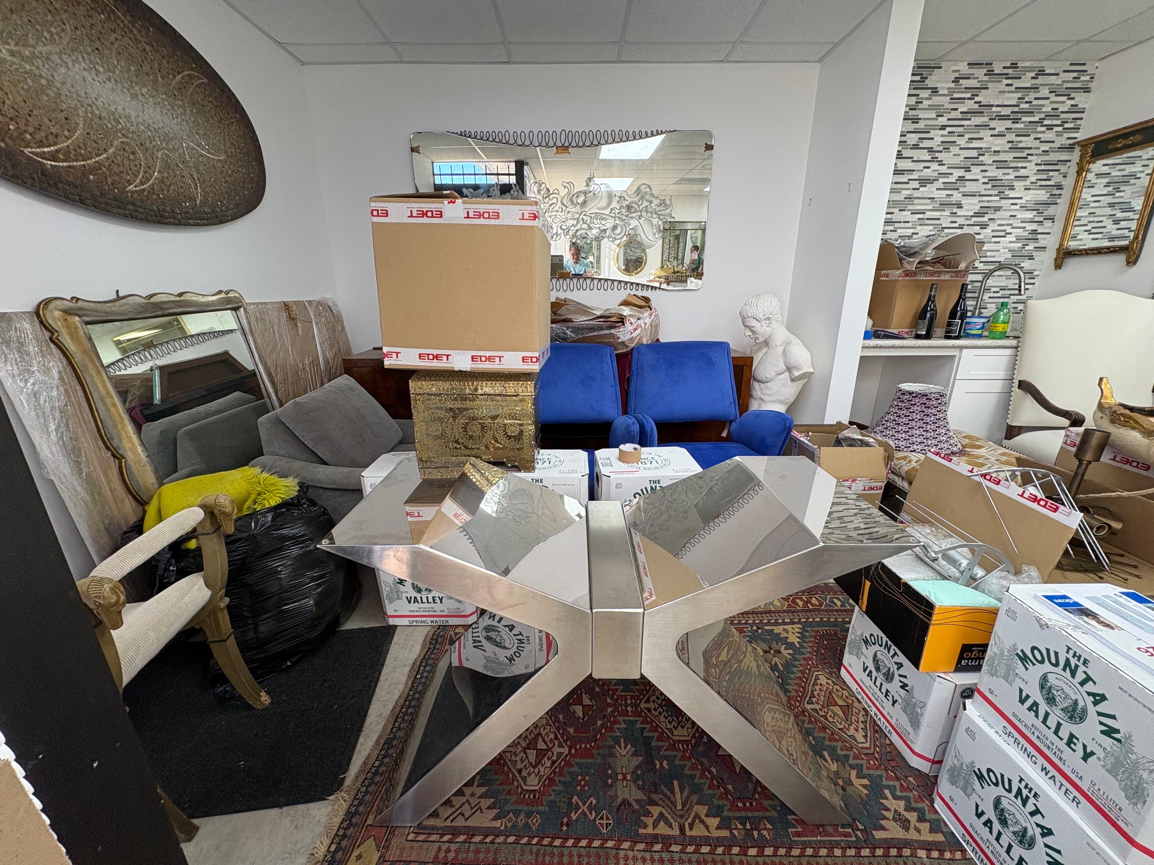 Acier inoxydable Base de table post-moderne en chrome et acier inoxydable en vente