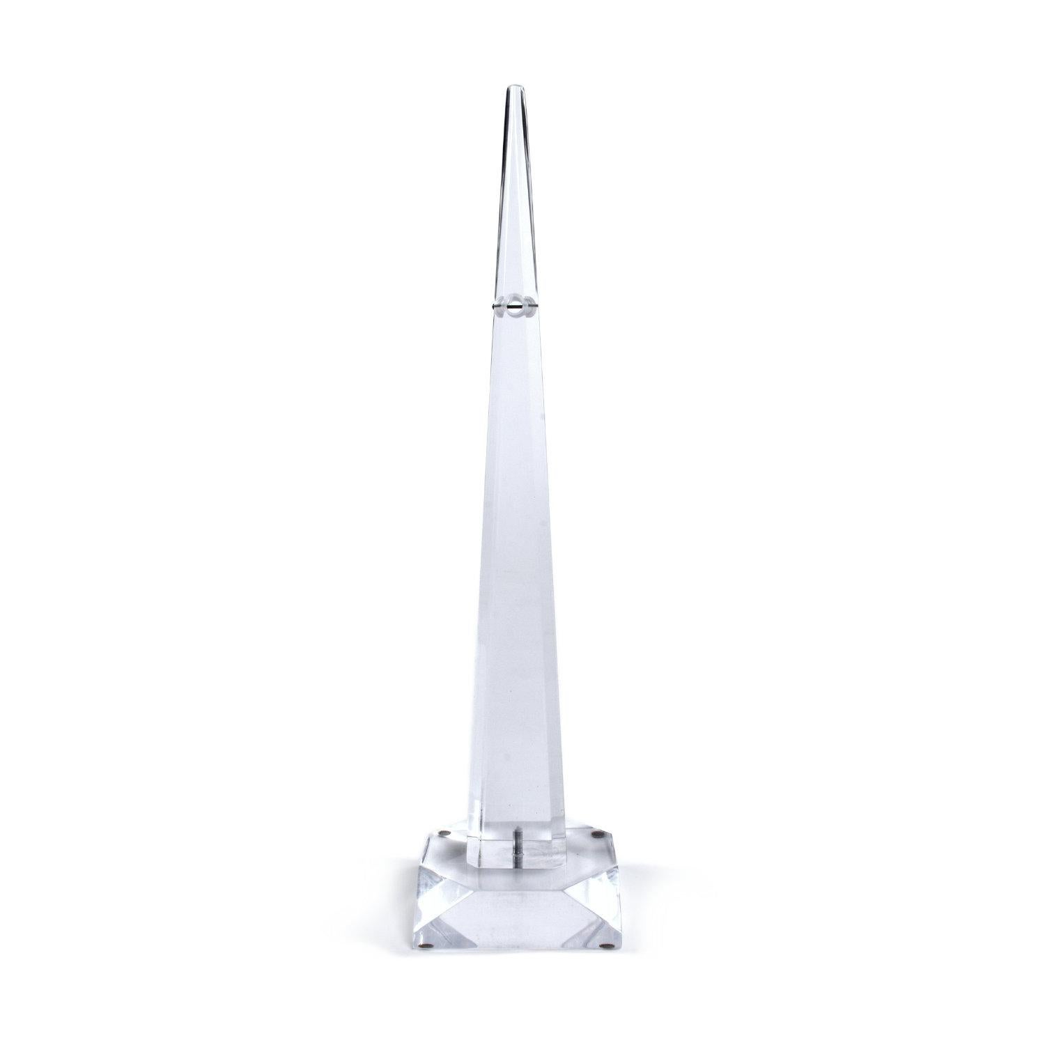 Scultura da tavolo post-moderna a forma di obelisco in lucite acrilica trasparente In condizioni buone in vendita a Chattanooga, TN