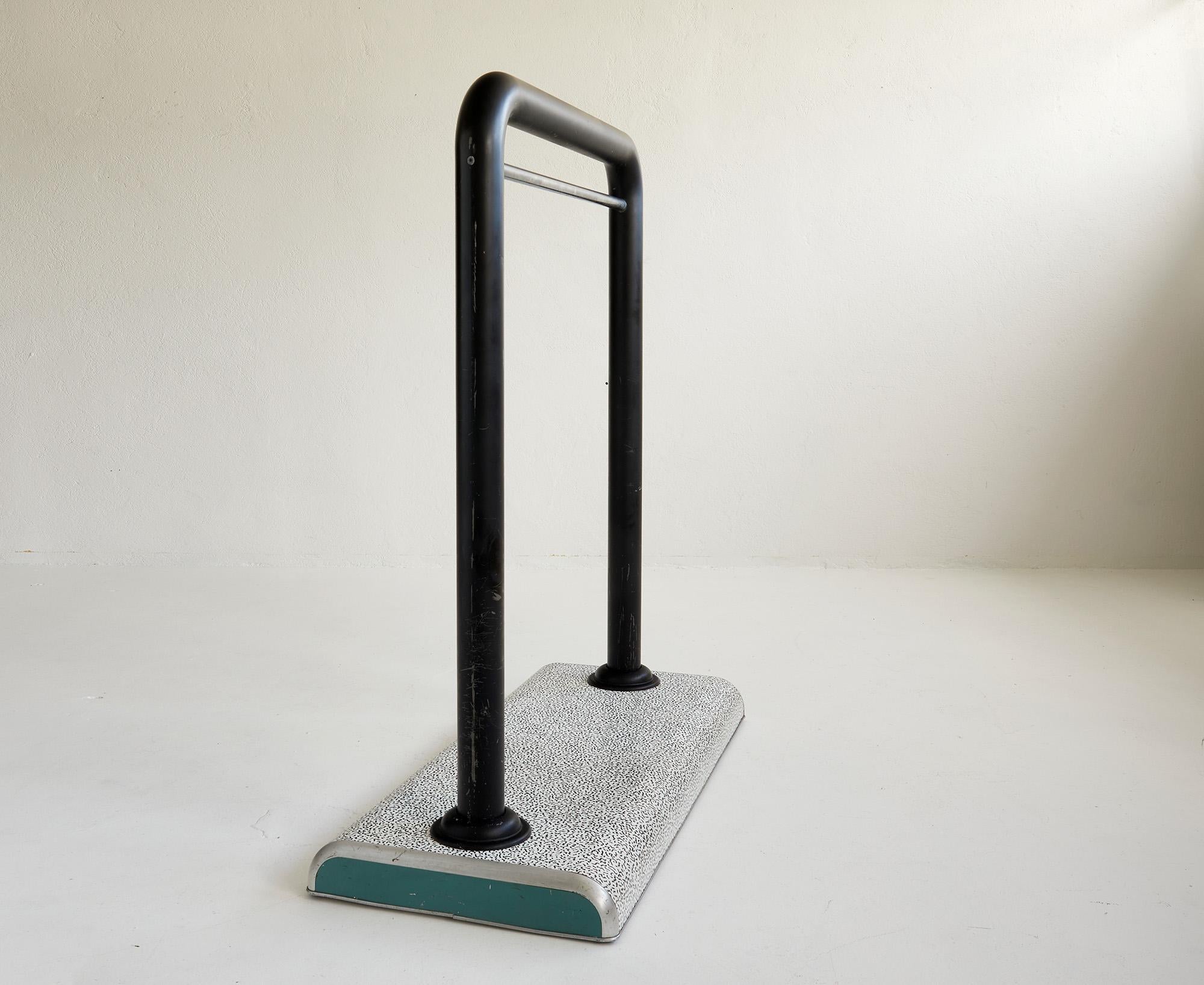 Perchero posmoderno de Ettore Sottsass para Fiorucci, Italia 1980 Italiano en venta