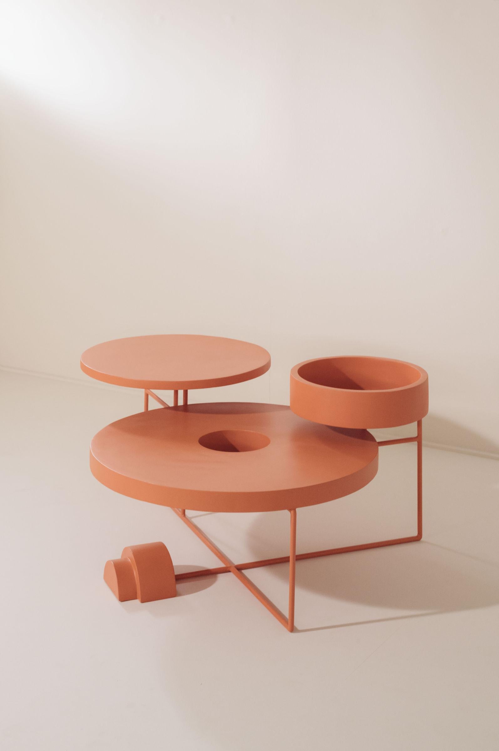Post-modern coffee table and sculpture in terracotta lacquered metal handmade in Panama by Fi - Sofia Alvarado.

BRUTANTES Presents a series of functional sculptural objects created from the mixture, abstraction and transmutation between everyday