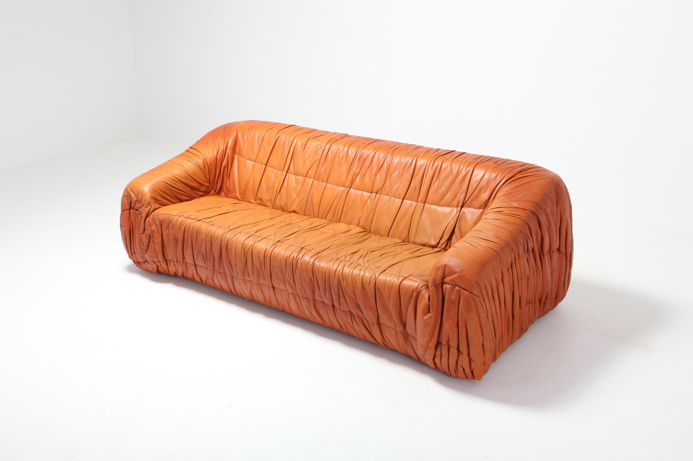 De Pas, D’urbino & Lomazzi designed this cognac leather piece for Dell'Oca in the 1970s
Fantastic shape completely moulded out of foam and therefore extremely comfortable. Covered with gorgeous cognac colored leather. In excellent condition.
The