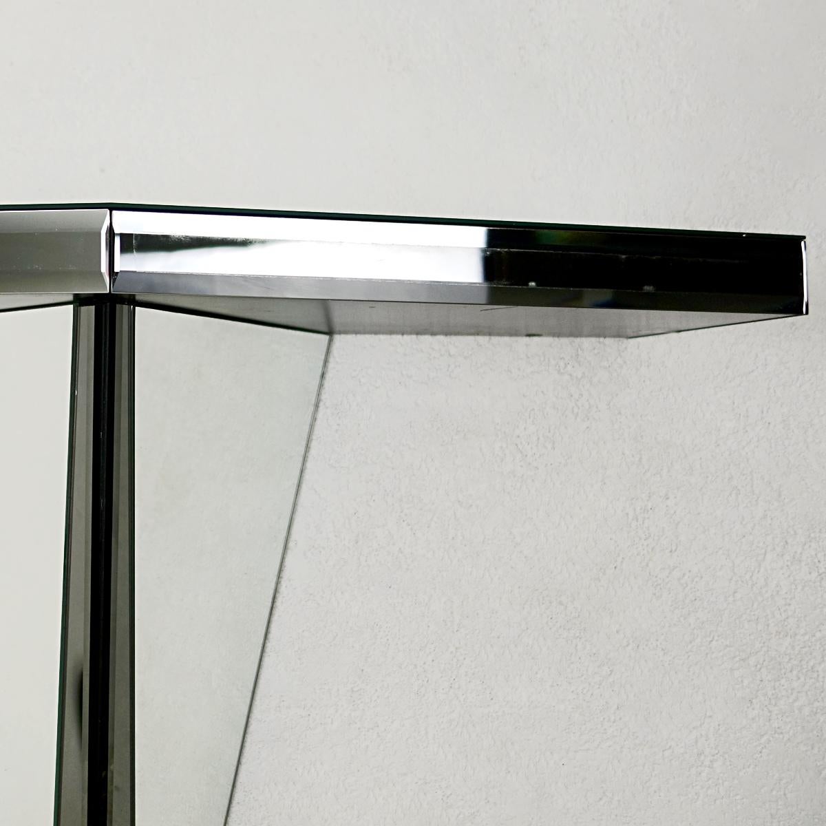 Postmodern Console or Side Table Made of Mirrored Glass For Sale 2