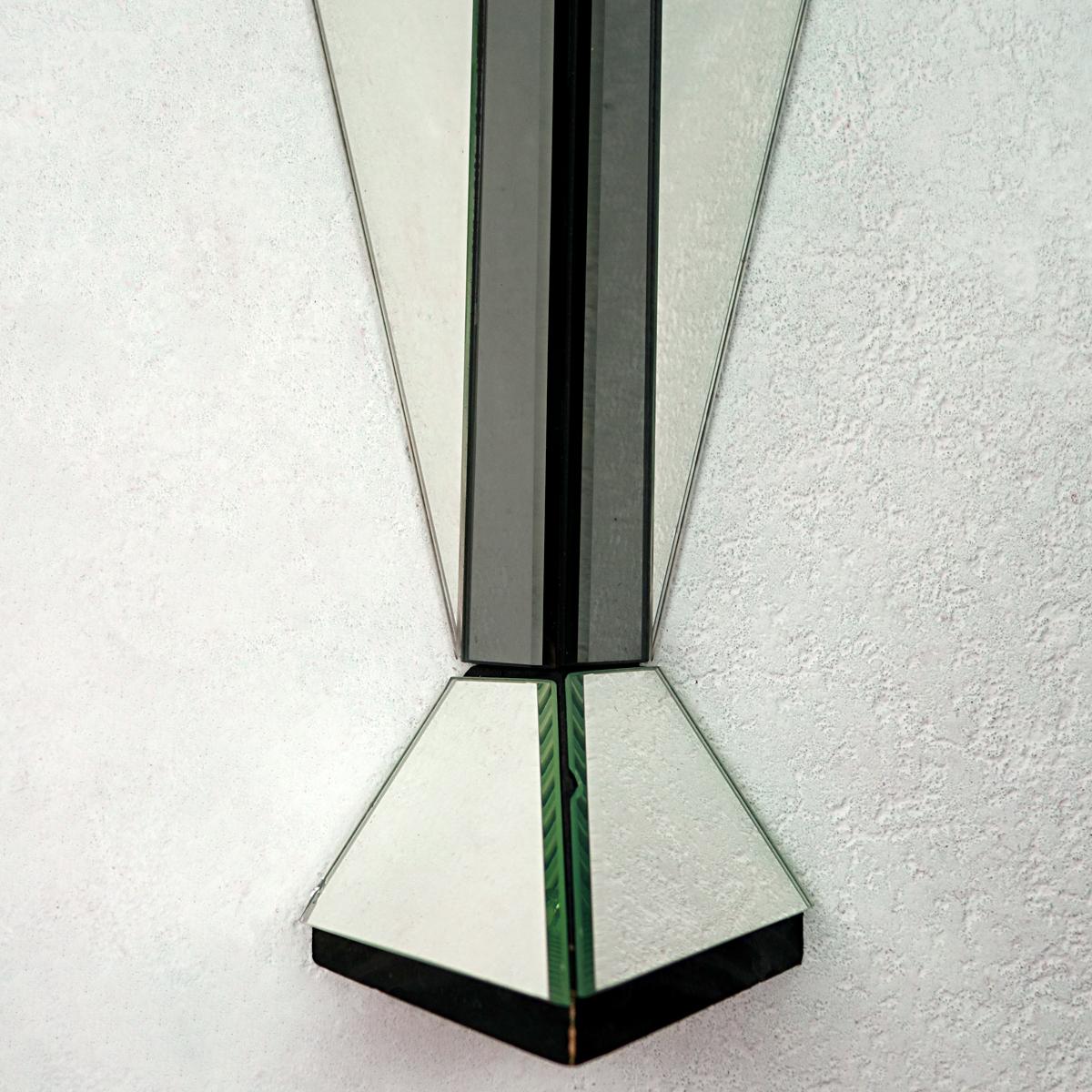 Console ou table d'appoint postmoderne en verre miroir en vente 2