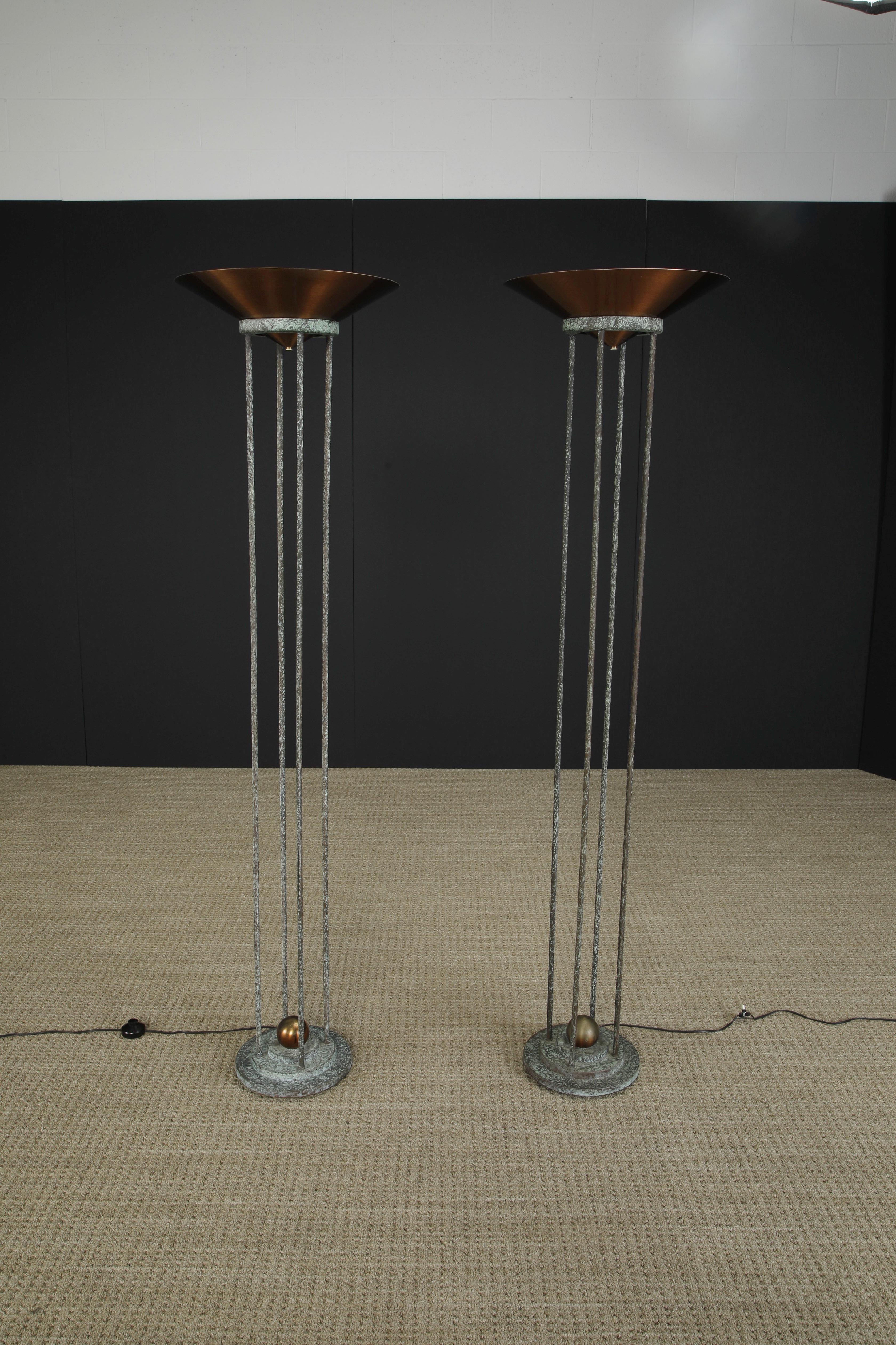 Lampade da terra postmoderne in rame di Jim Bindman per Rainbow Lamp, anni '80, firmate in vendita 1